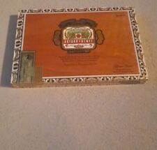 ARTURO FUENTE QUEEN B WOOD CIGAR BOX CRAFT WOODEN GUITAR LARGE   picture