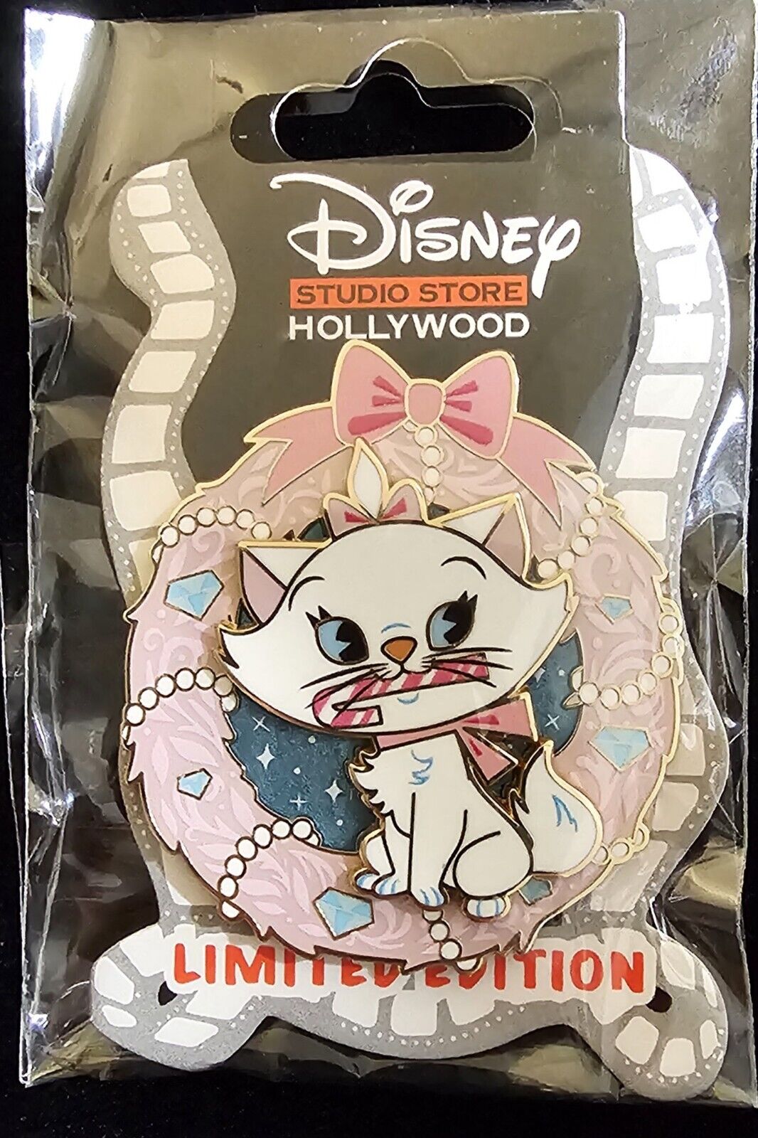 Disney DSF Holiday Cat Wreath Marie The Aristocats Pin LE400 DSSH