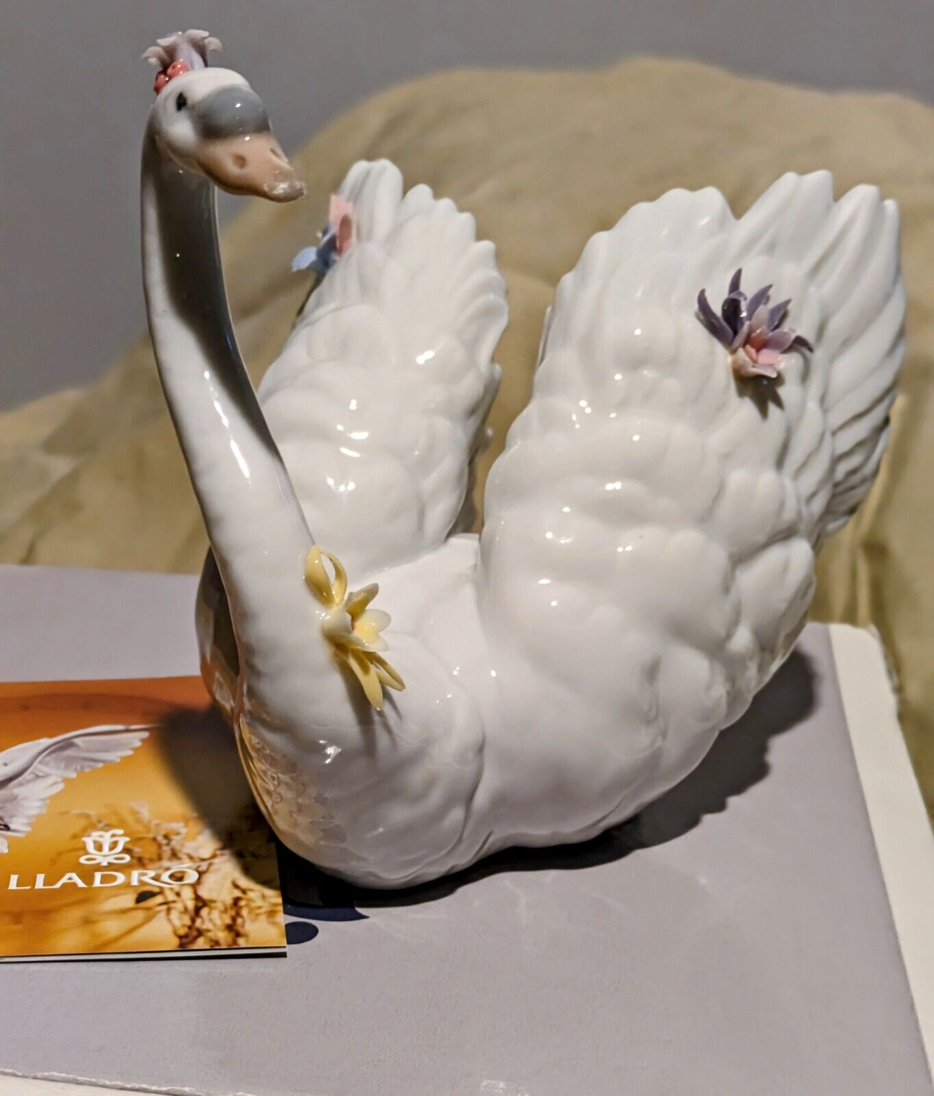 Lladro “White Swan With Flowers” #6499 Figurine RETIRED New In Box 