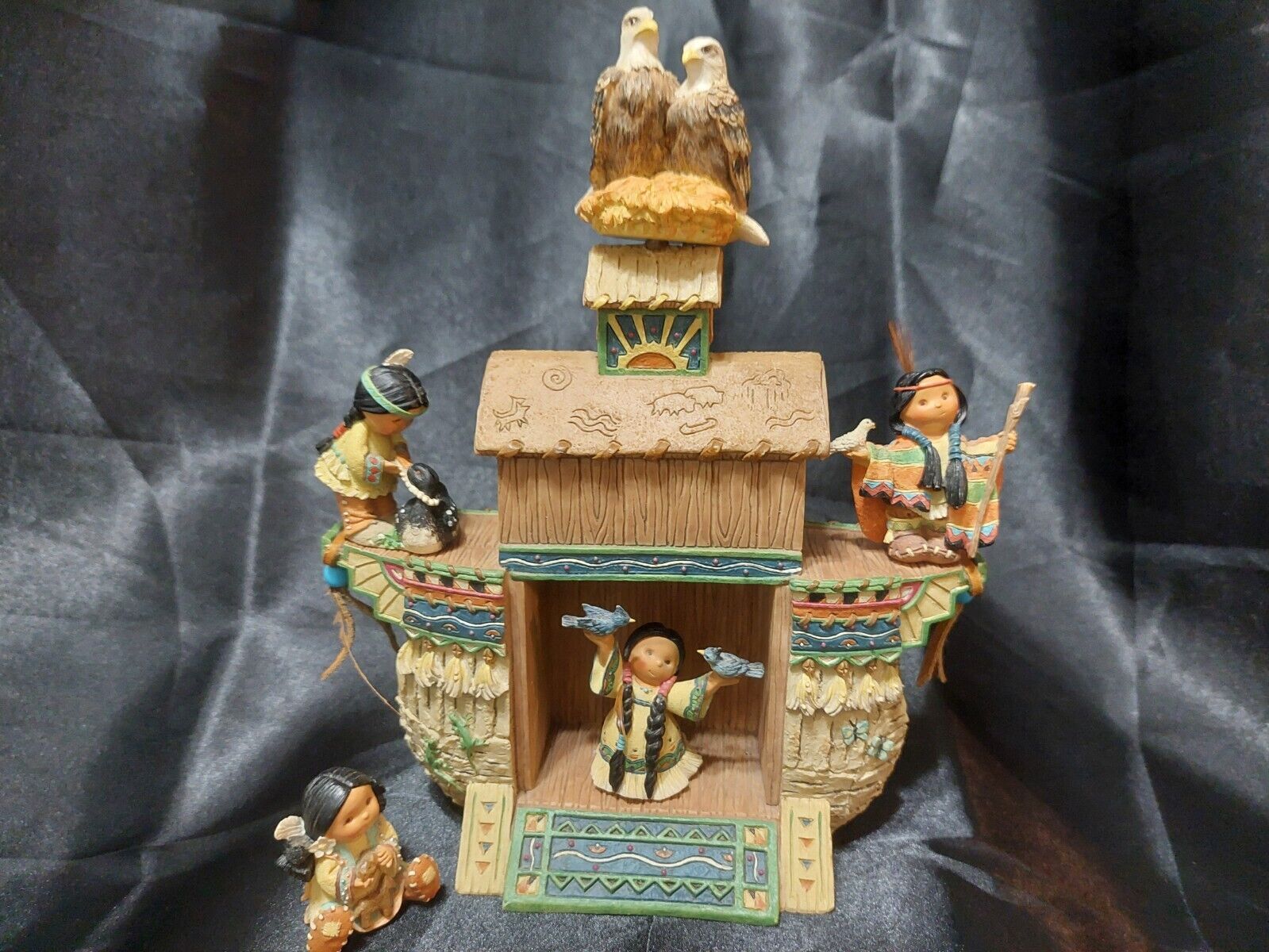 VINTAGE ENESCO 1999 FRIENDS OF THE FEATHER 5 MINIATURE FIGURINES AND BOAT HOME
