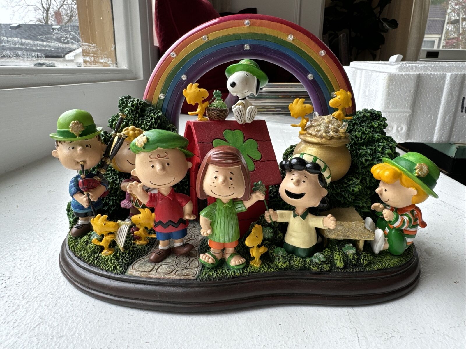 St Patrick's Day  Peanuts Gang Danbury Mint Lighted Sculpture Luck Of The Irish