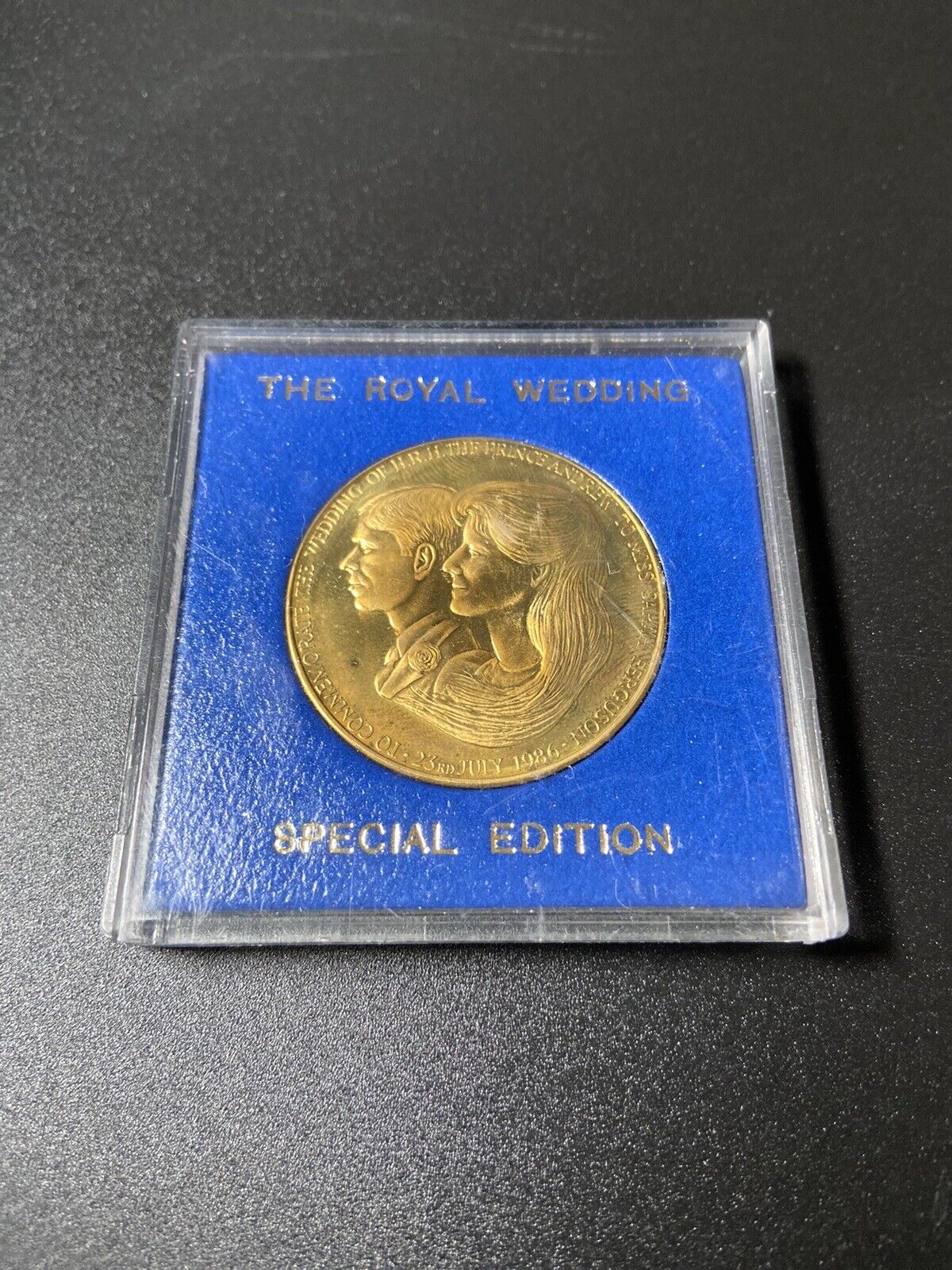 Vtg 1986 Royal Wedding Prince Andrew Sarah Ferguson Commemorative Coin England