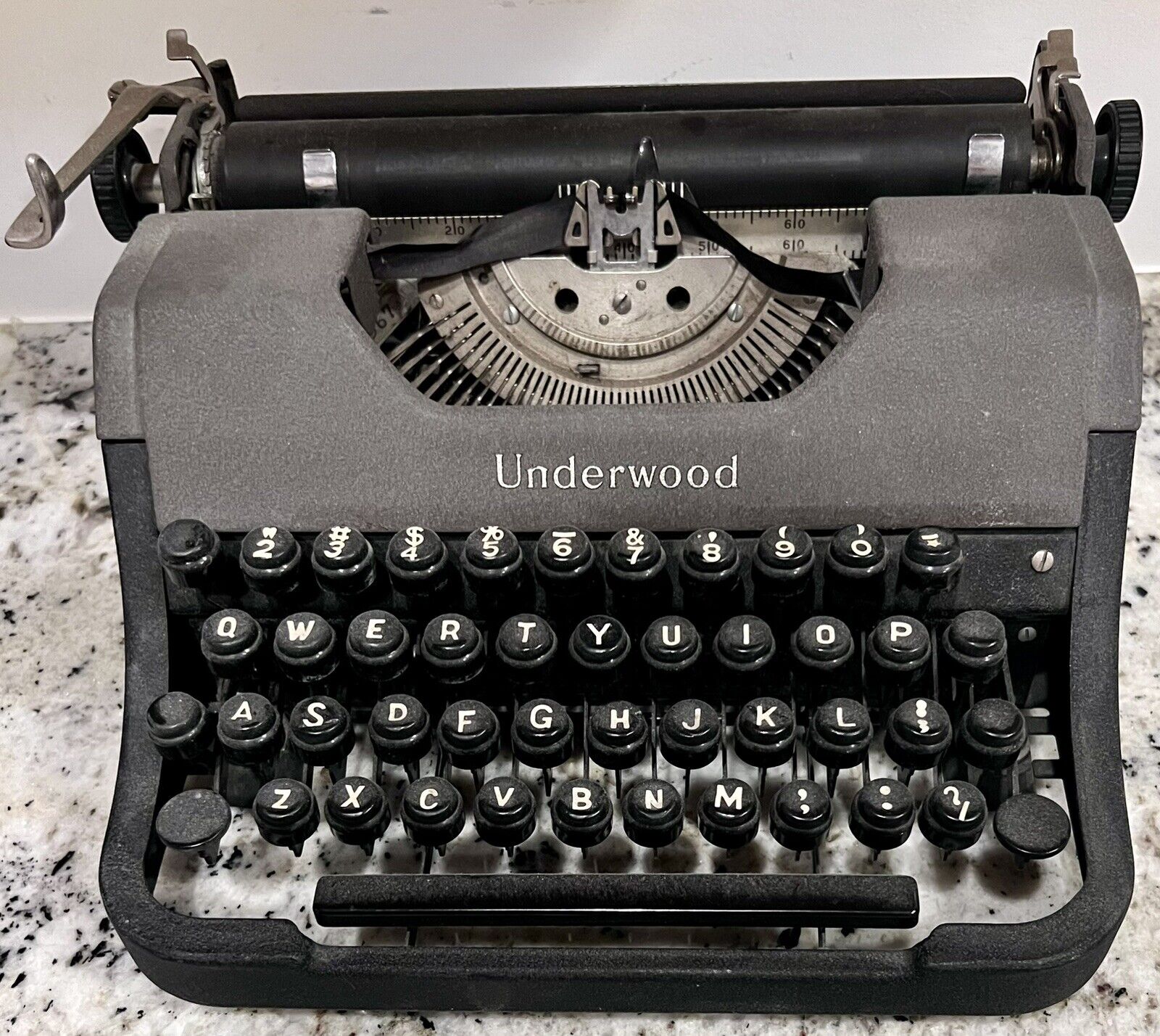 Vintage Underwood LEADER  Typewriter