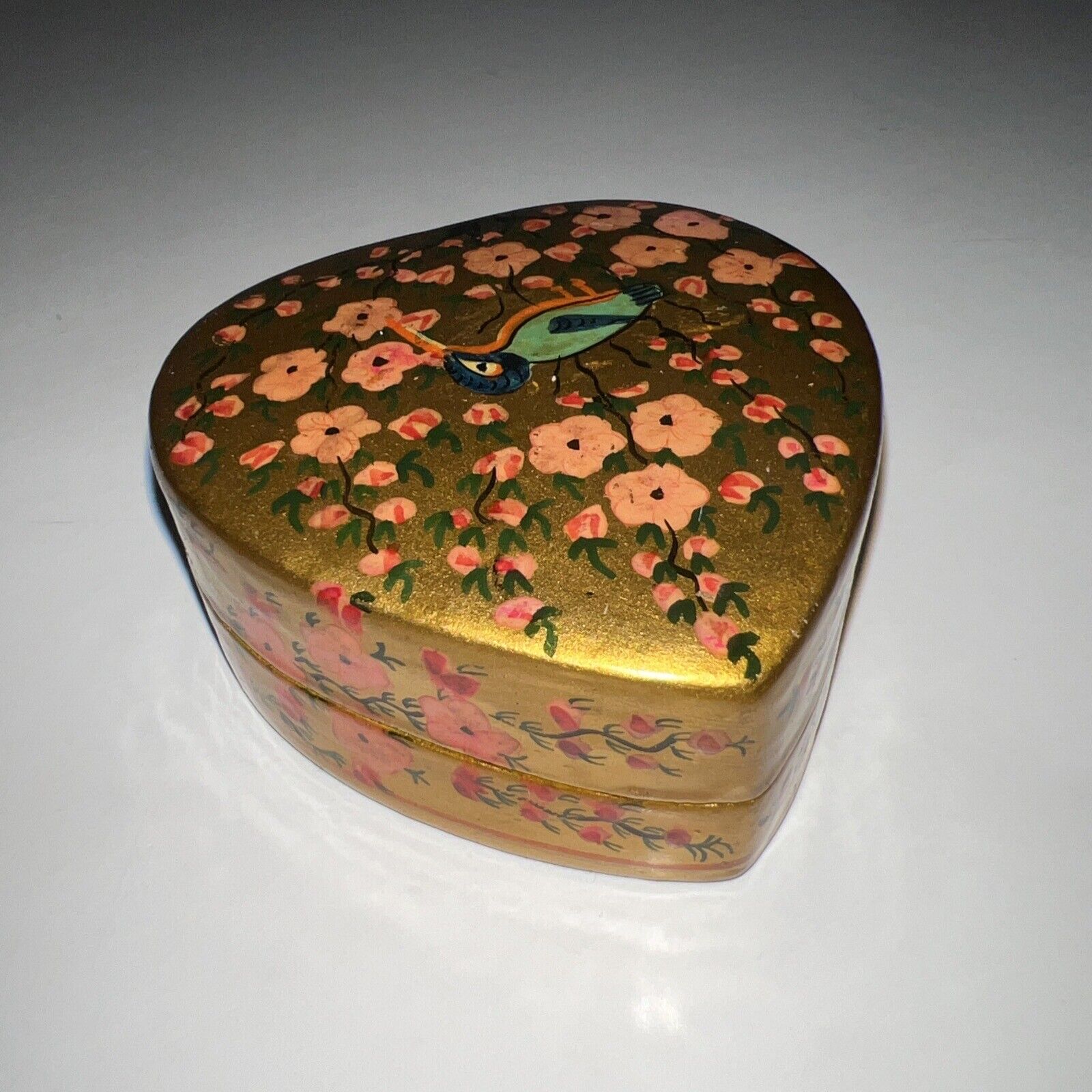 Vtg. Papier-mâché Handpainted and lacquered box heart Gold/Pink Valentines 💝