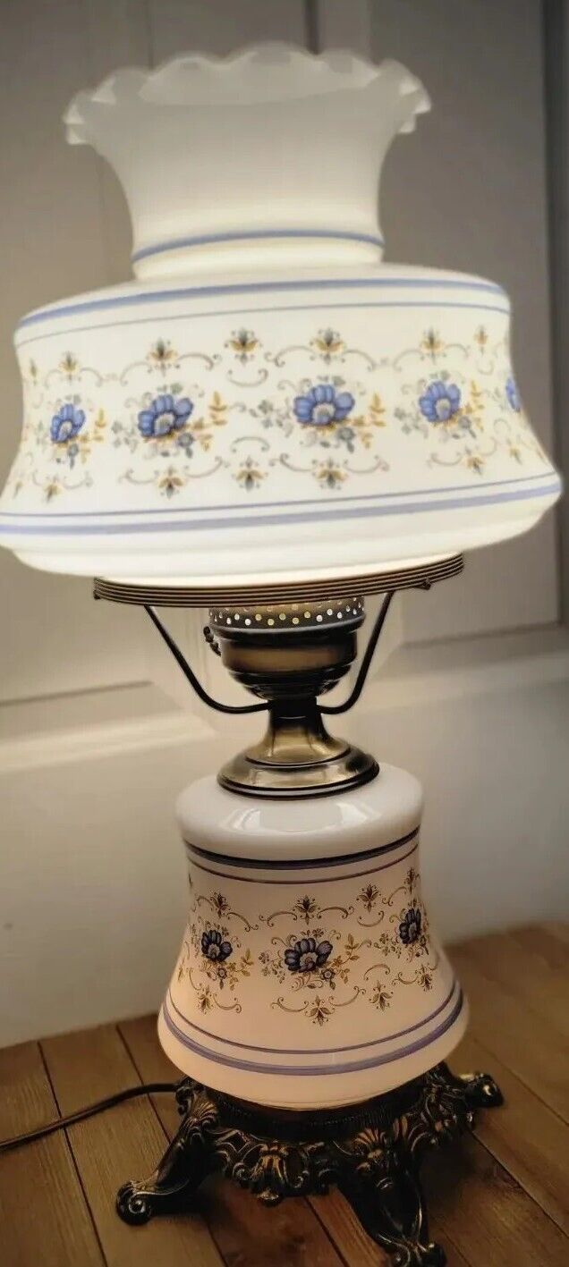 Vintage Quoizel Lamp Abigail Adams Floral 21\
