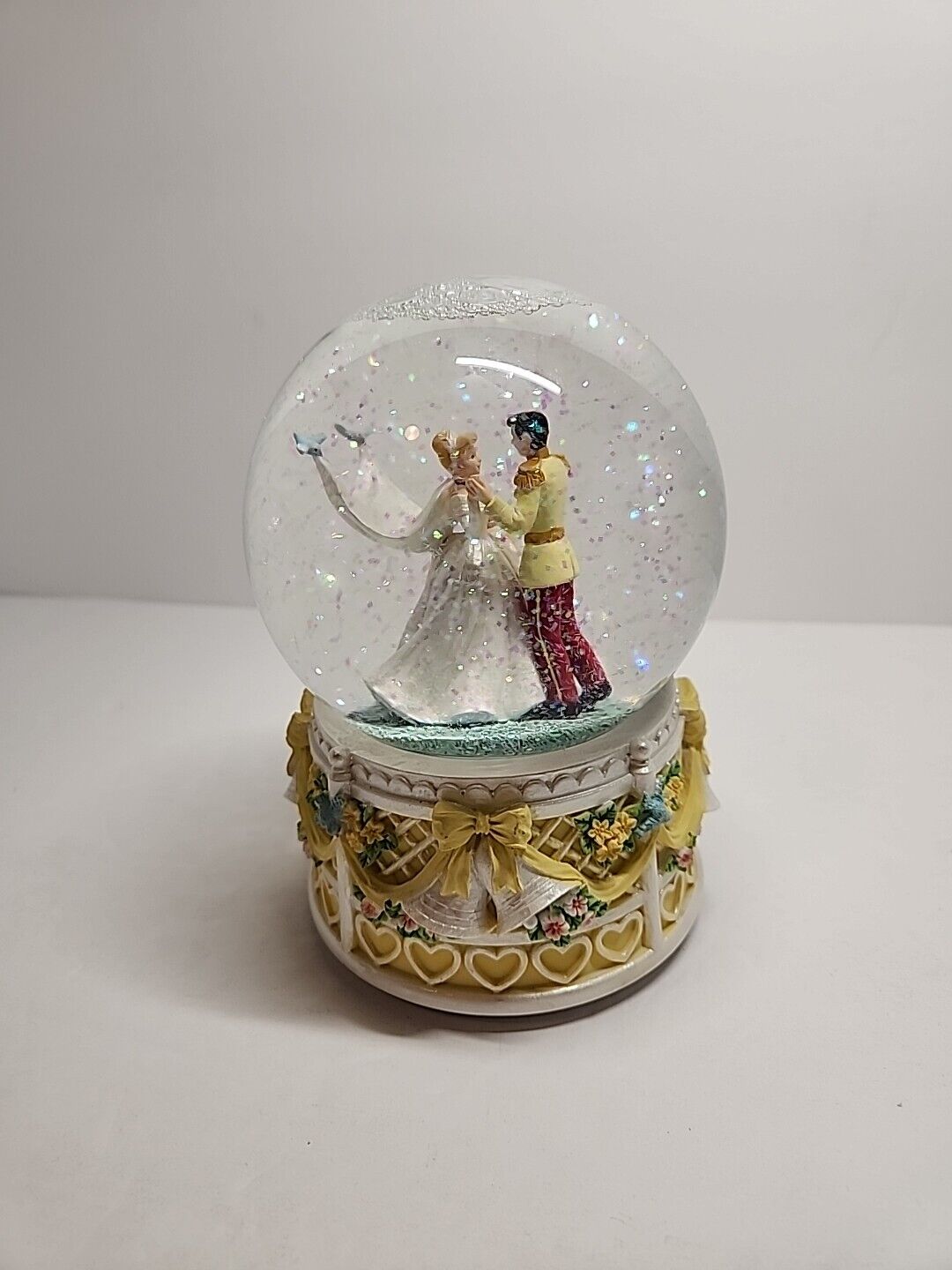 Disney Cinderella ENESCO Snow Globe Music Box Mendelssohn Wedding March