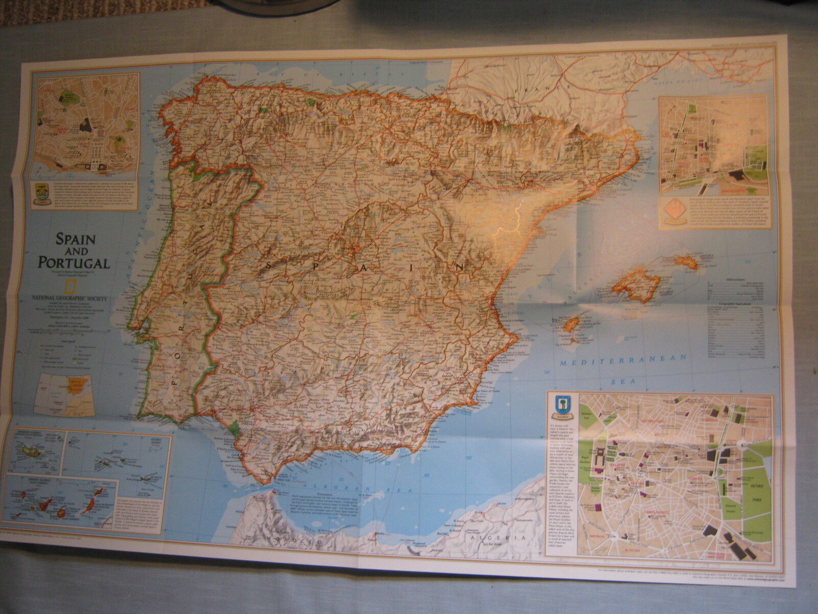 A TRAVELER'S MAP OF SPAIN AND PORTUGAL  National Geographic December 1998 