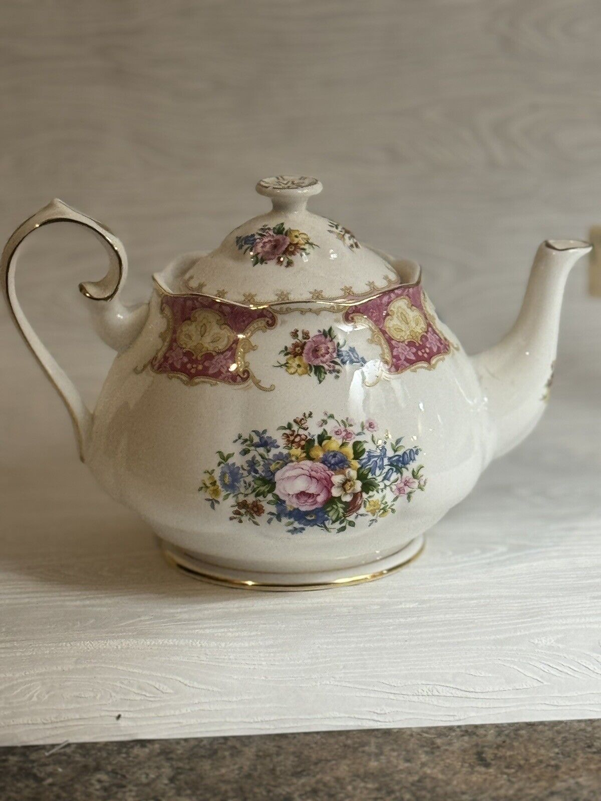 Large Royal Albert Lady Carlyle Teapot w/Lid Bone China 6 Cup Size