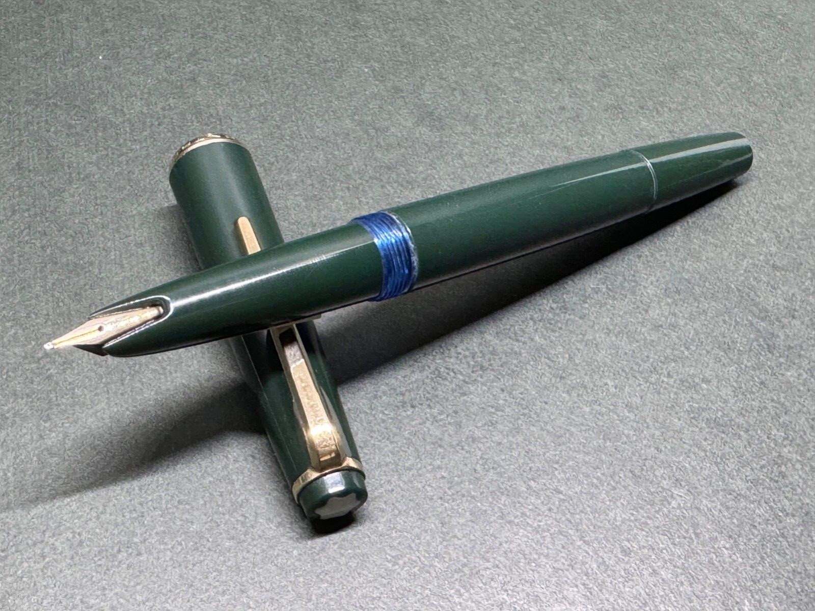 MONTBLANC No.32 Green-Moss Vintage Piston-Filler Fountain Pen 14C 585/F
