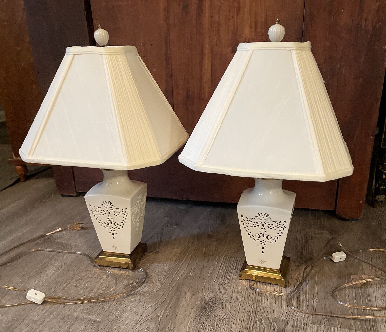 Pair Two Vintage LENOX Quoizel Porcelain Reticulated Lamps Brass Chinese Style