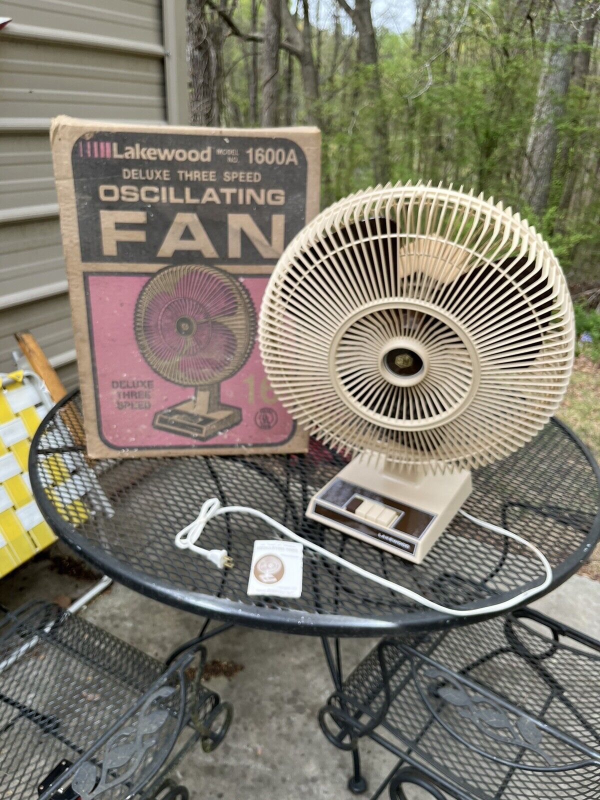 BRAND NEW OLD  STOCK IN BOX Lakewood 1500A Vintage Fan oscillating 1600A Box