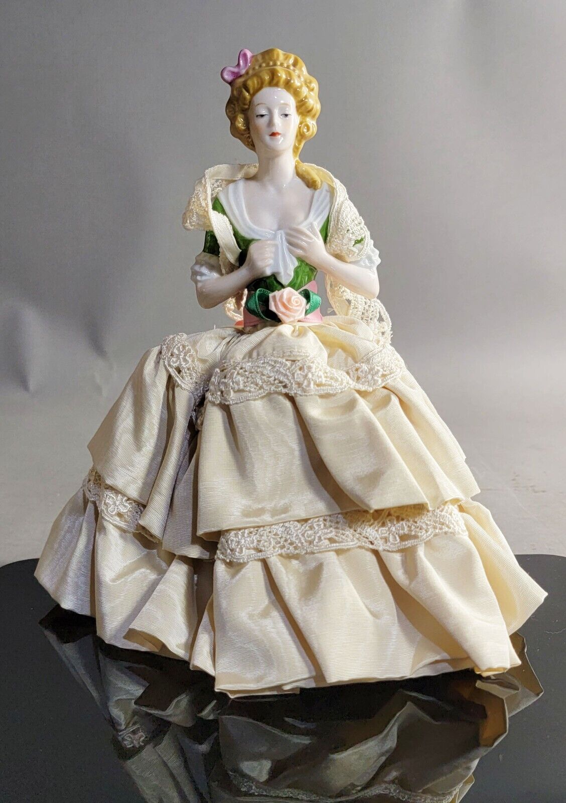 Vintage Goebel Archive Collection LTDE Madame Du Barry Tea Cozy Doll 1985 #1245