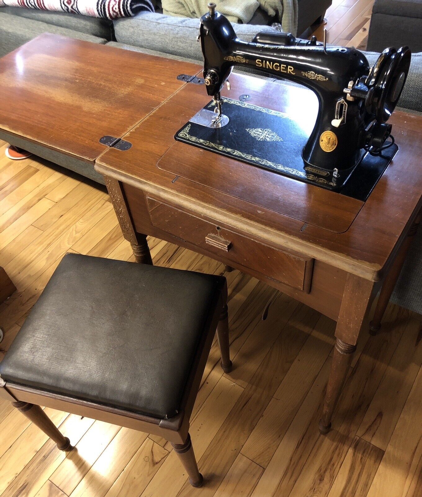 Singer Model 66 Series AH Sewing Machine 1948 - Works w/ Table Bench & extras