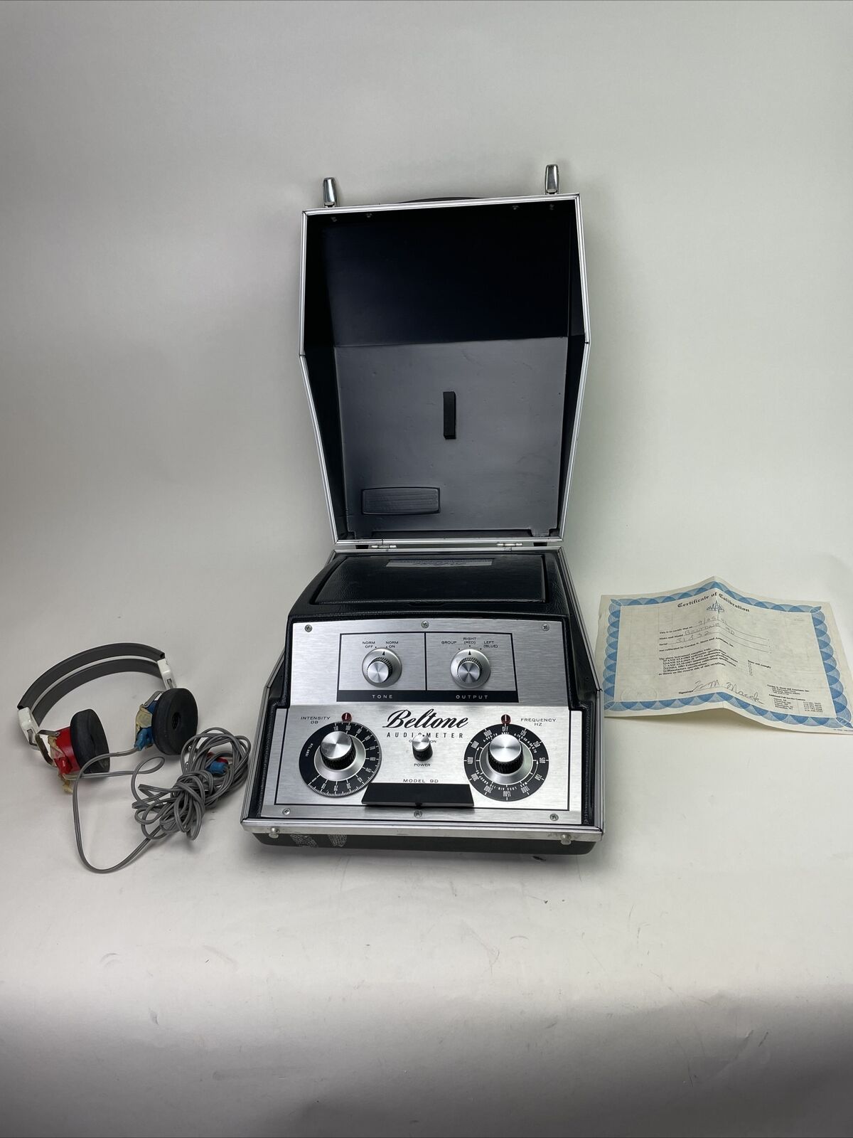 Vintage Beltone Audiometer 9D-Tested
