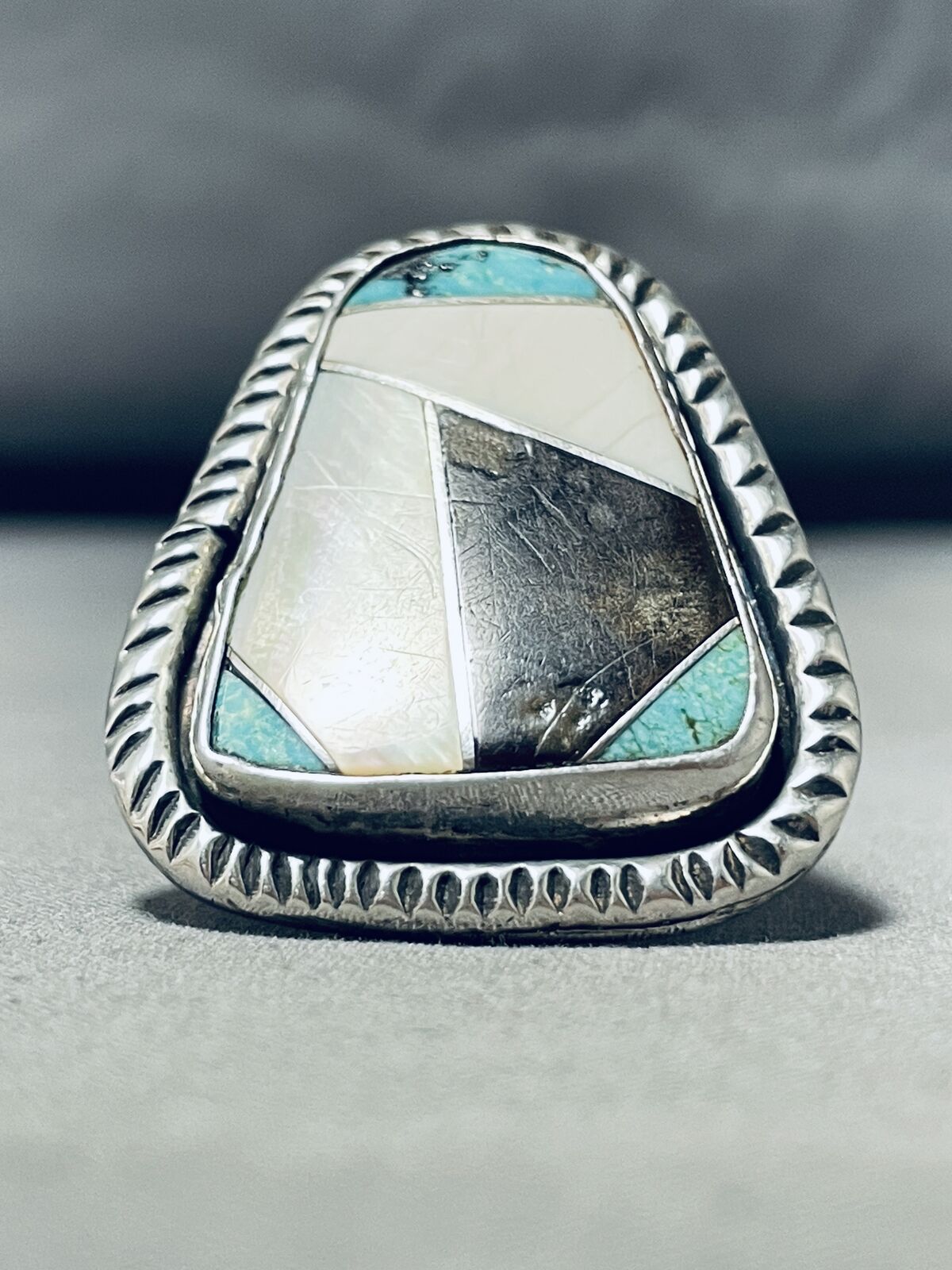 MAJESTIC VINTAGE NAVAJO INLAY KINGMAN TURQUOISE MOTHER OF PEARL SILVER RING