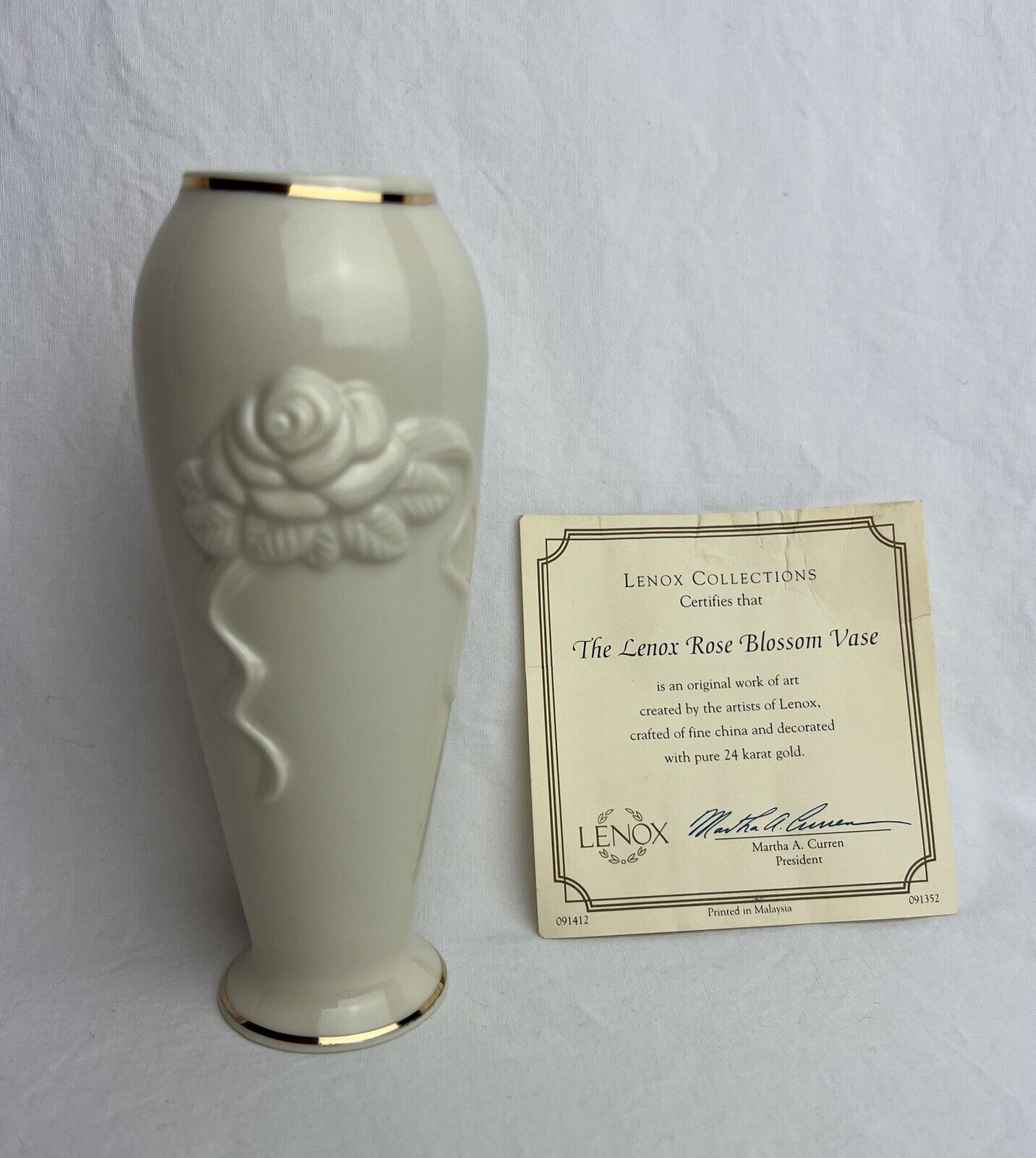 Lenox Rose Blossom Fine China Bud Vase 24 Karat Gold Trim 6” w/Certificate