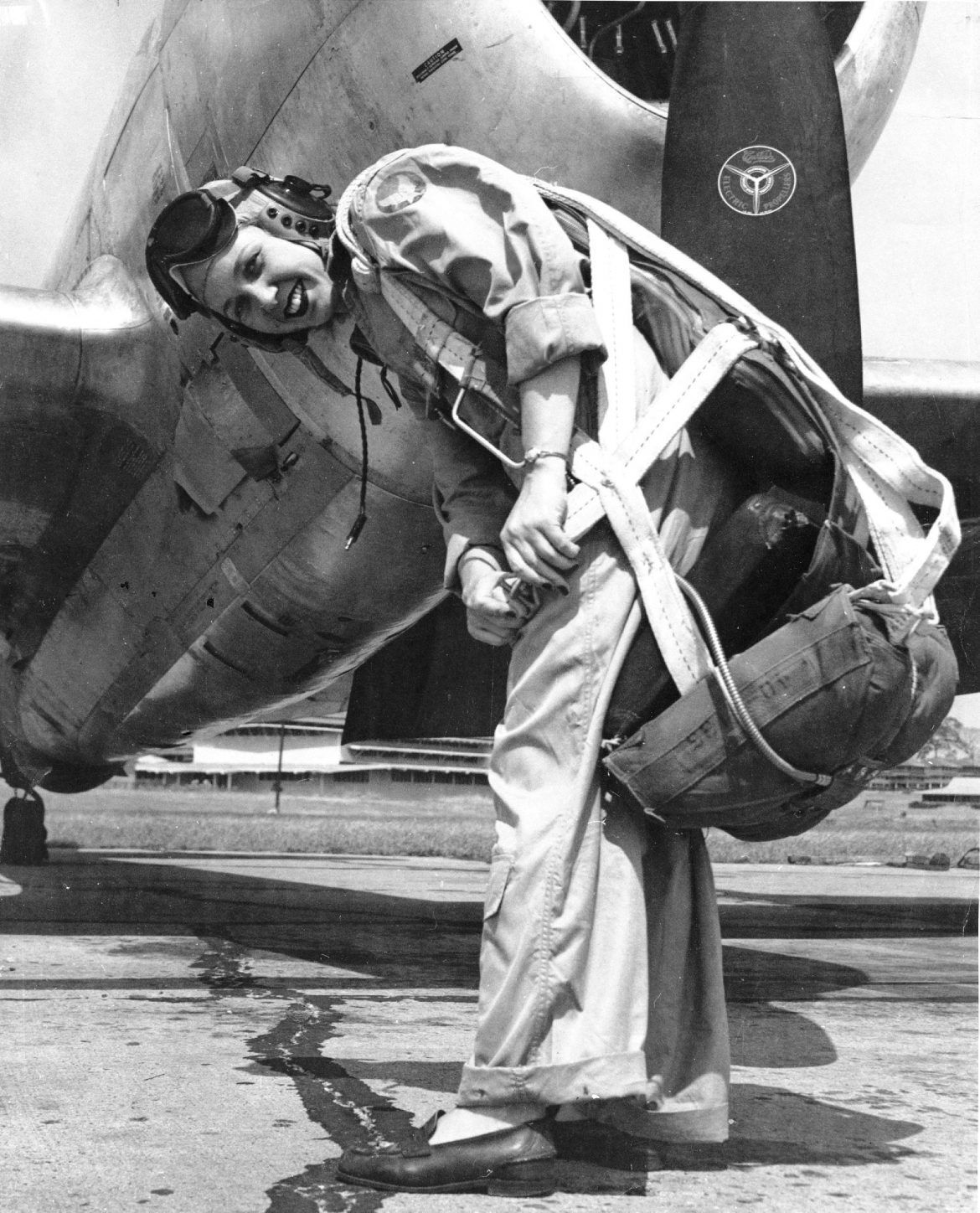 WW2 Photo WWII USAAF WASP Pilot P-47 Thunderbolt 1943  World War Two / 1660