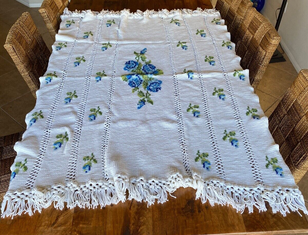 UNUSED Antique 1970s Handmade Crochet Afghan Throw Blanket White Floral 74\