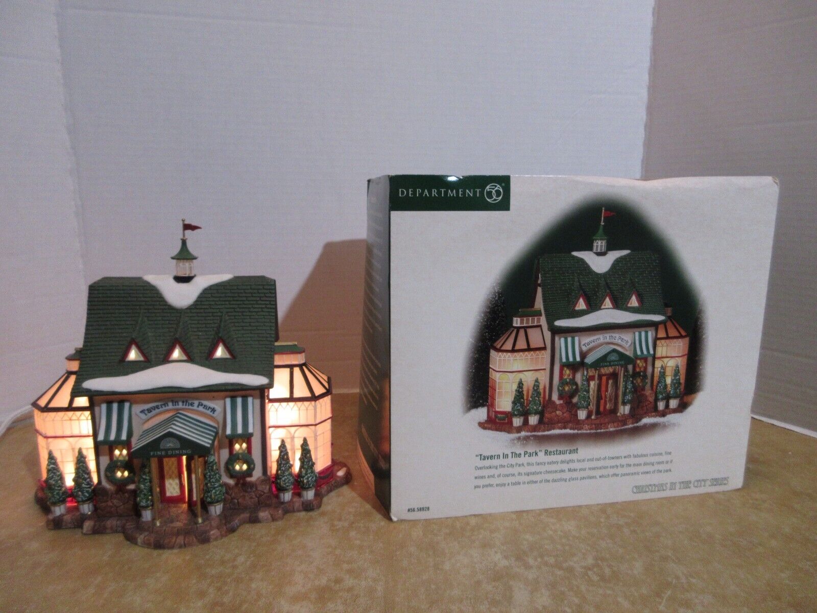 Dept. 56 Christmas In The City  2001 Tavern In The Park #56.58928  Excellent