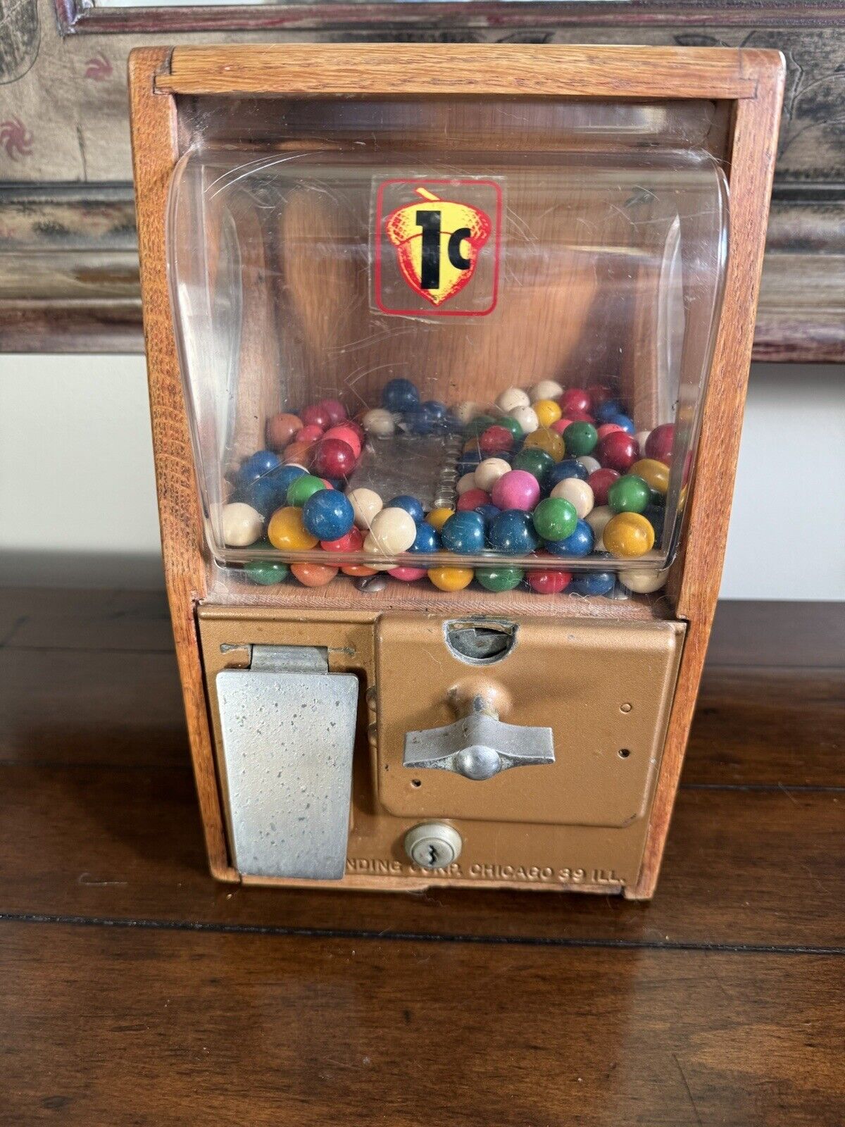 Victor Vending Corp Chicago 39 ILL - 1 Cent Vintage Gumball Machine No Key