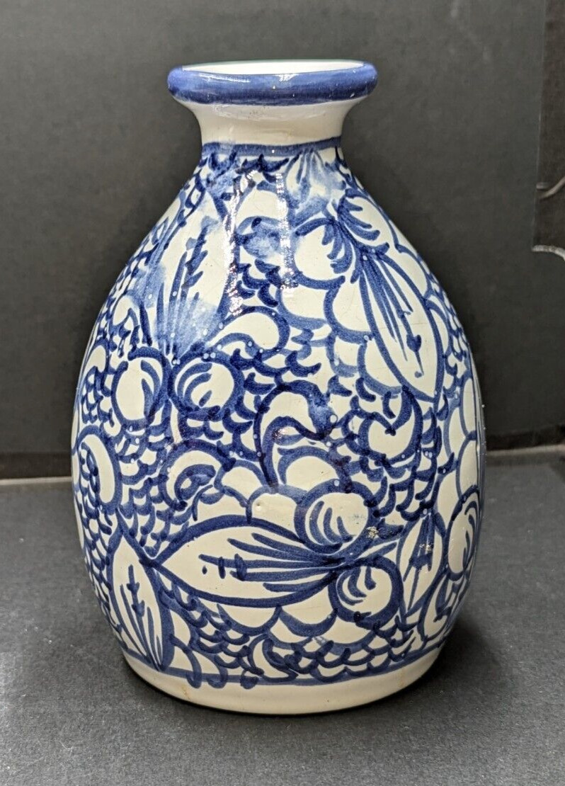 VTG Art Pottery Redware Blue & White Bulbous Vase Made in Peru Hand Painted