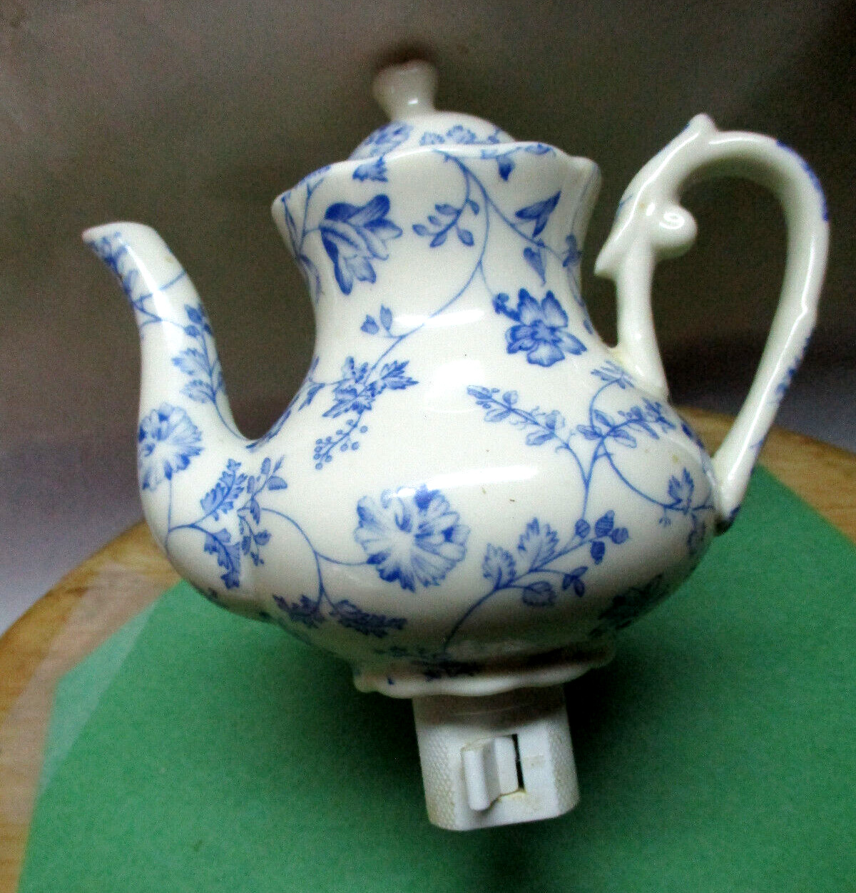 Teapot Shaped Nightlight Ceramic Blue & White  floral Works  4\