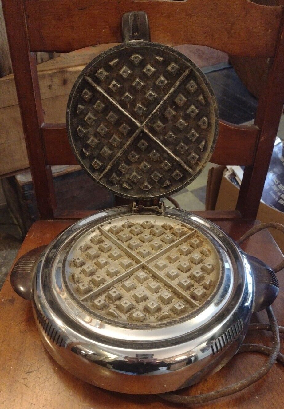 Vintage GE Electric Waffle Iron Circa 1930's