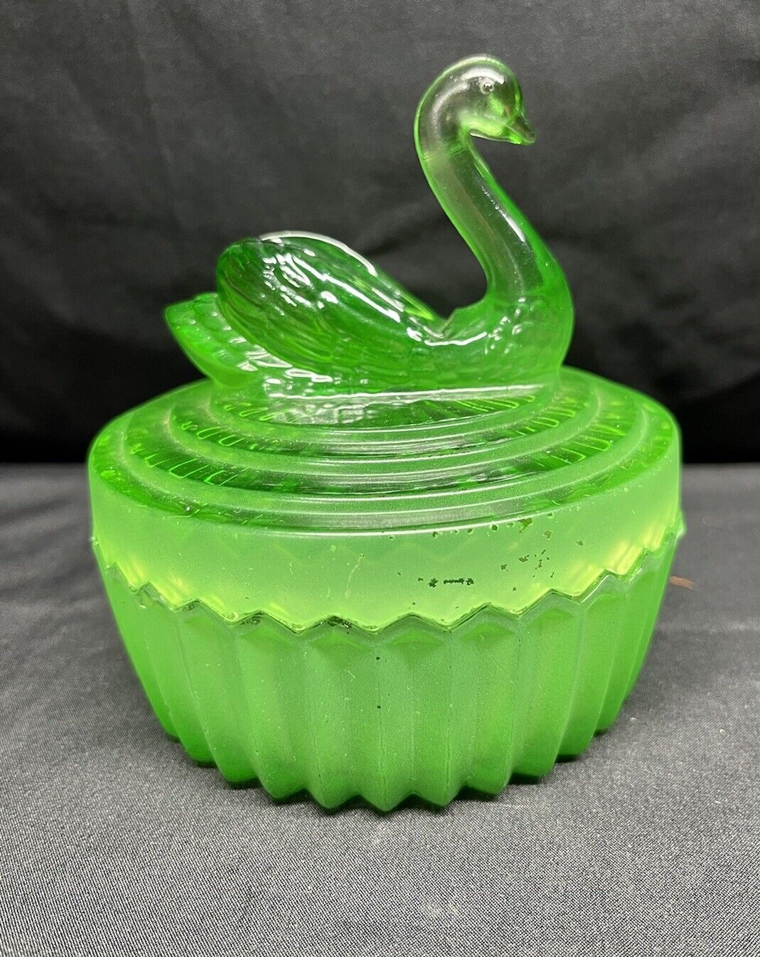 Vintage Jeannette Green Glass Vanity Jar Swan On Lid USA Made SEE PICTURES 