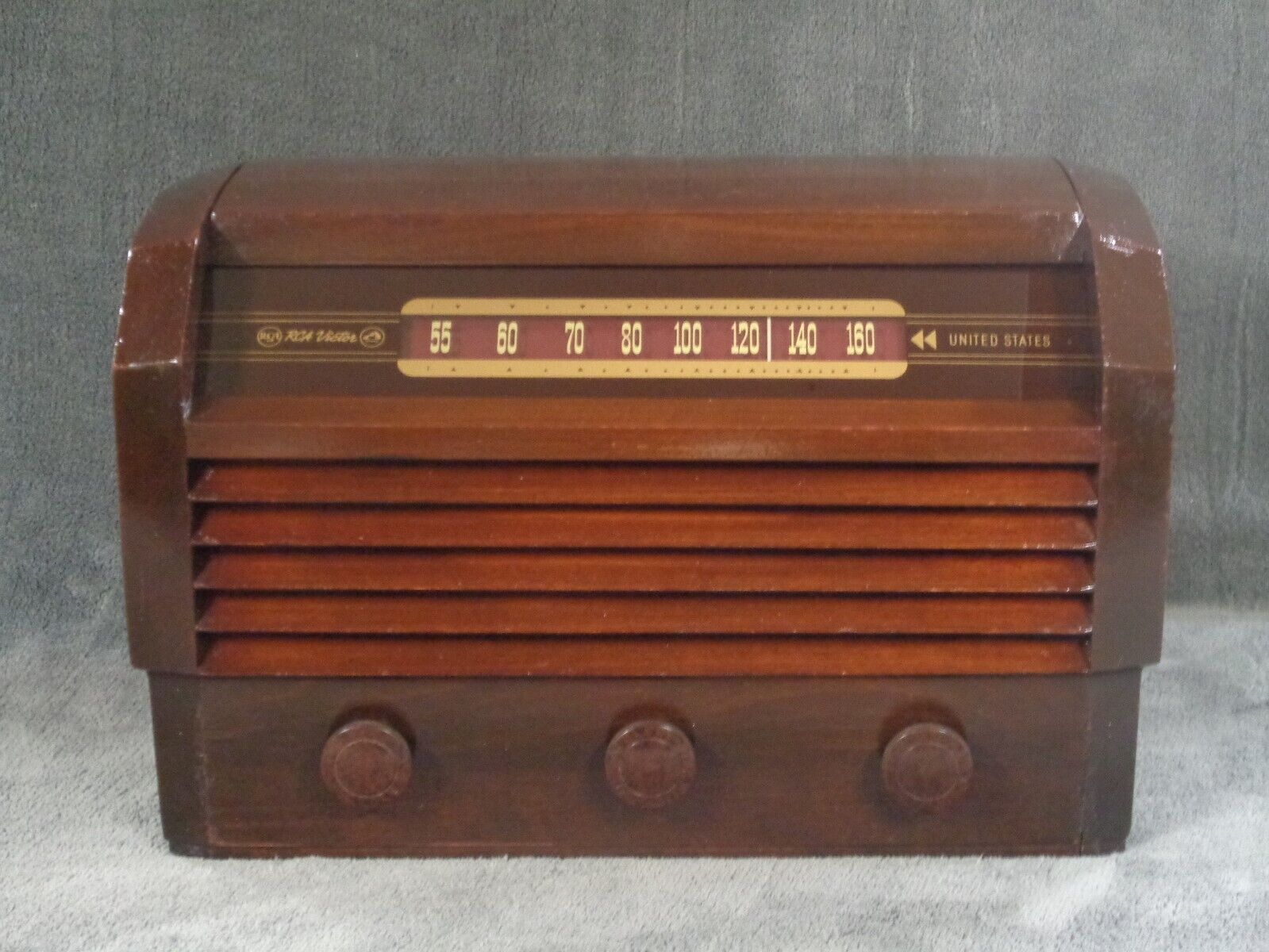 Beautiful 1946 wood cabinet radio, RCA 56X3, fully restored