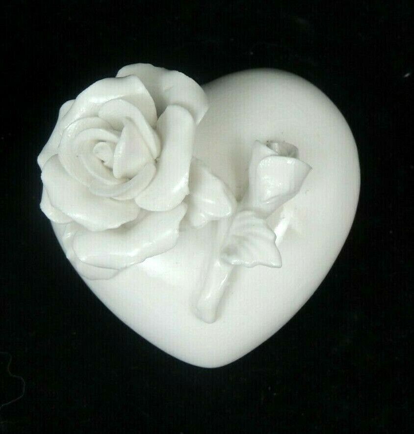 Porcelain Ivory Heart w/Roses Trinket Box 