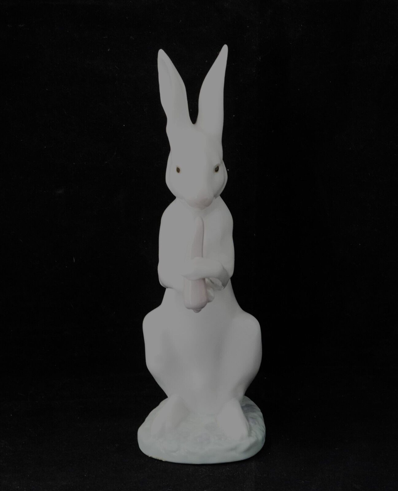 Lladro Figurine #5885 Snack Time, Bunny With Carrot, With Box