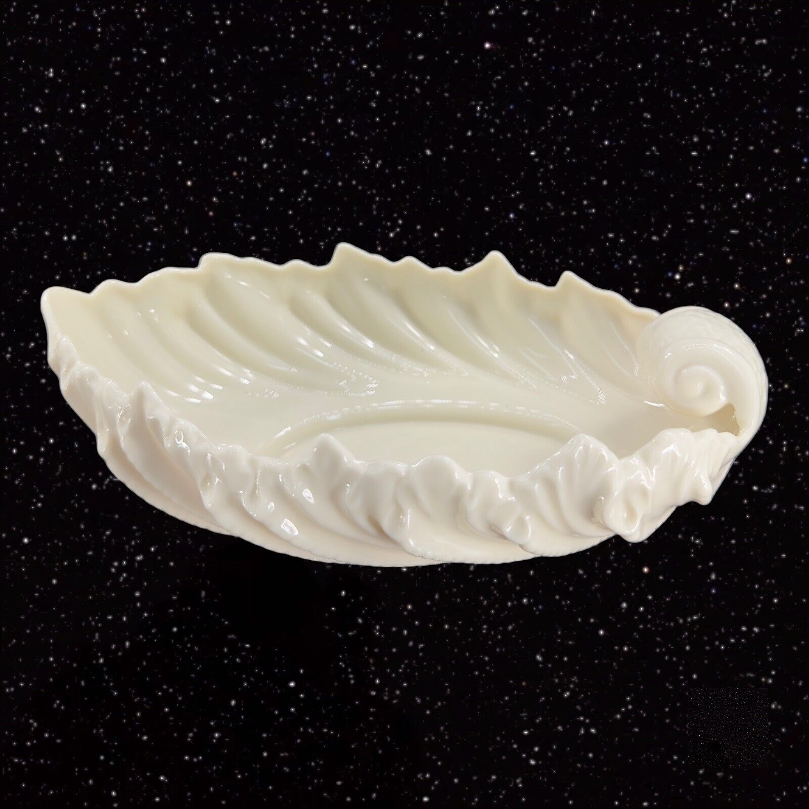 Vintage Lenox USA Porcelain Shell Leaf Bowl Dish Ceramic Centerpiece 9”Wide 3”T