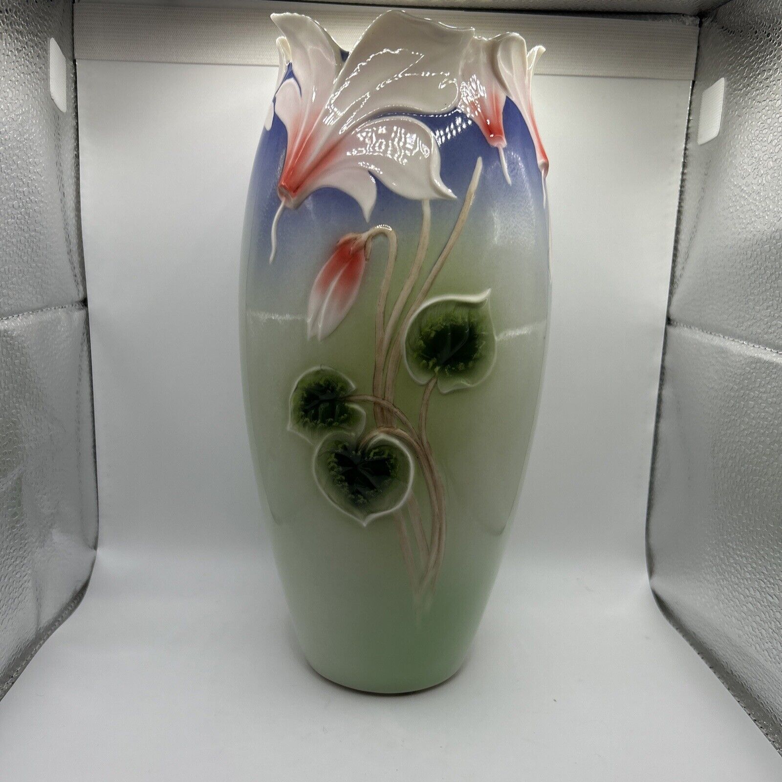 Franz-Cyclamen Vase Design Sculptured Porcelain FZ00090