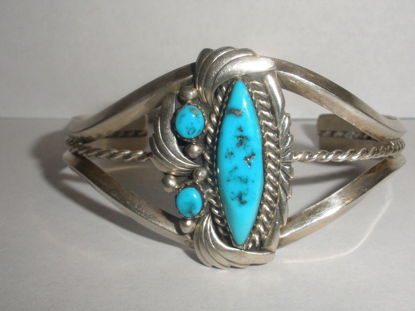 Vintage  Navajo Turquoise sterling silver  bracelet  signed  VEE KEE