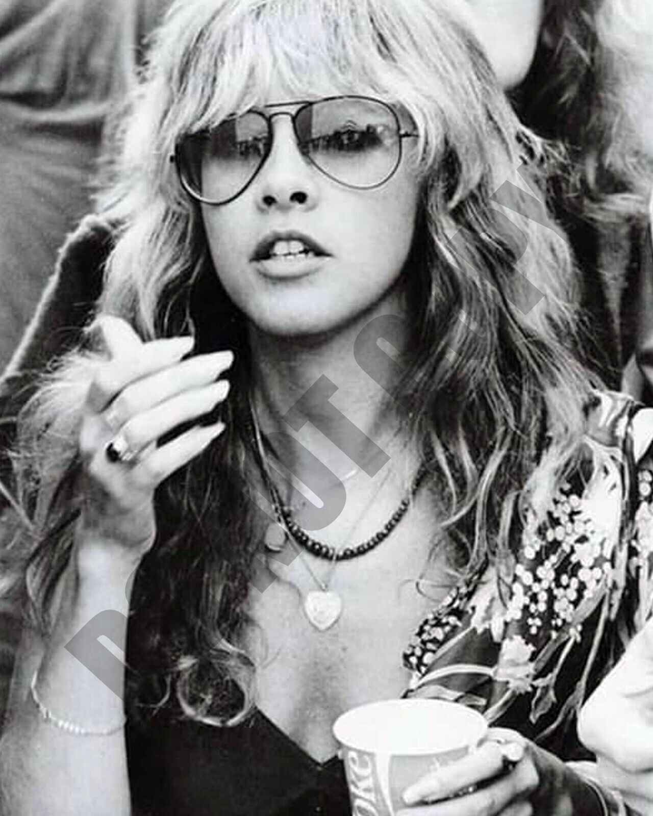 1975 Fleetwood Mac Stevie Nicks Wearing Sexy Sunglasses 8x10 Photo