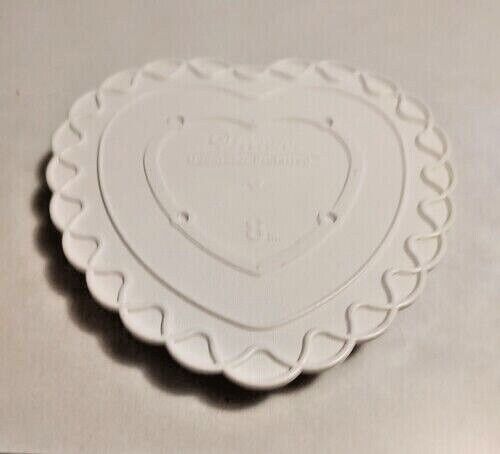 Wilton 8 inch Heart Shaped Cake Plate  Plastic  Use w/6 inch Heart Shaped Pan