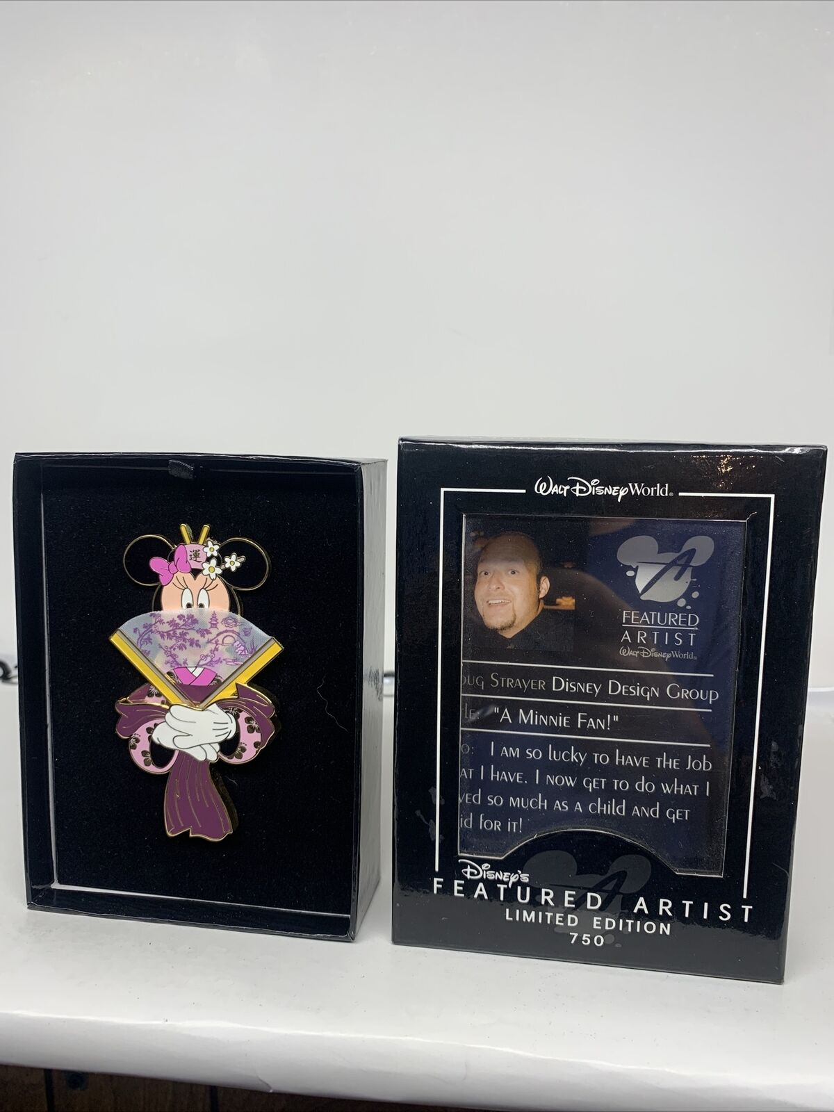 Disney Featured Artist pin Minnie Mouse Japanese Fan Jumbo LE 750 