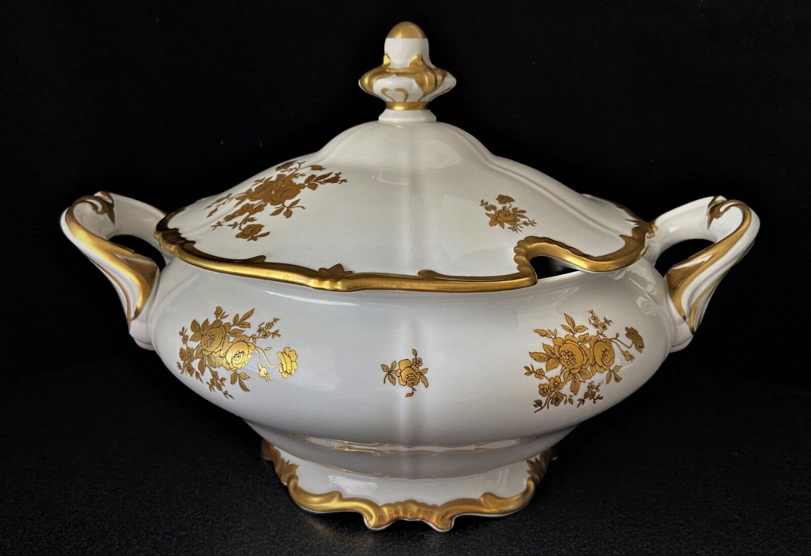 Weimar Germany 17010 Katharina Shape Footed Soup Tureen and Lid