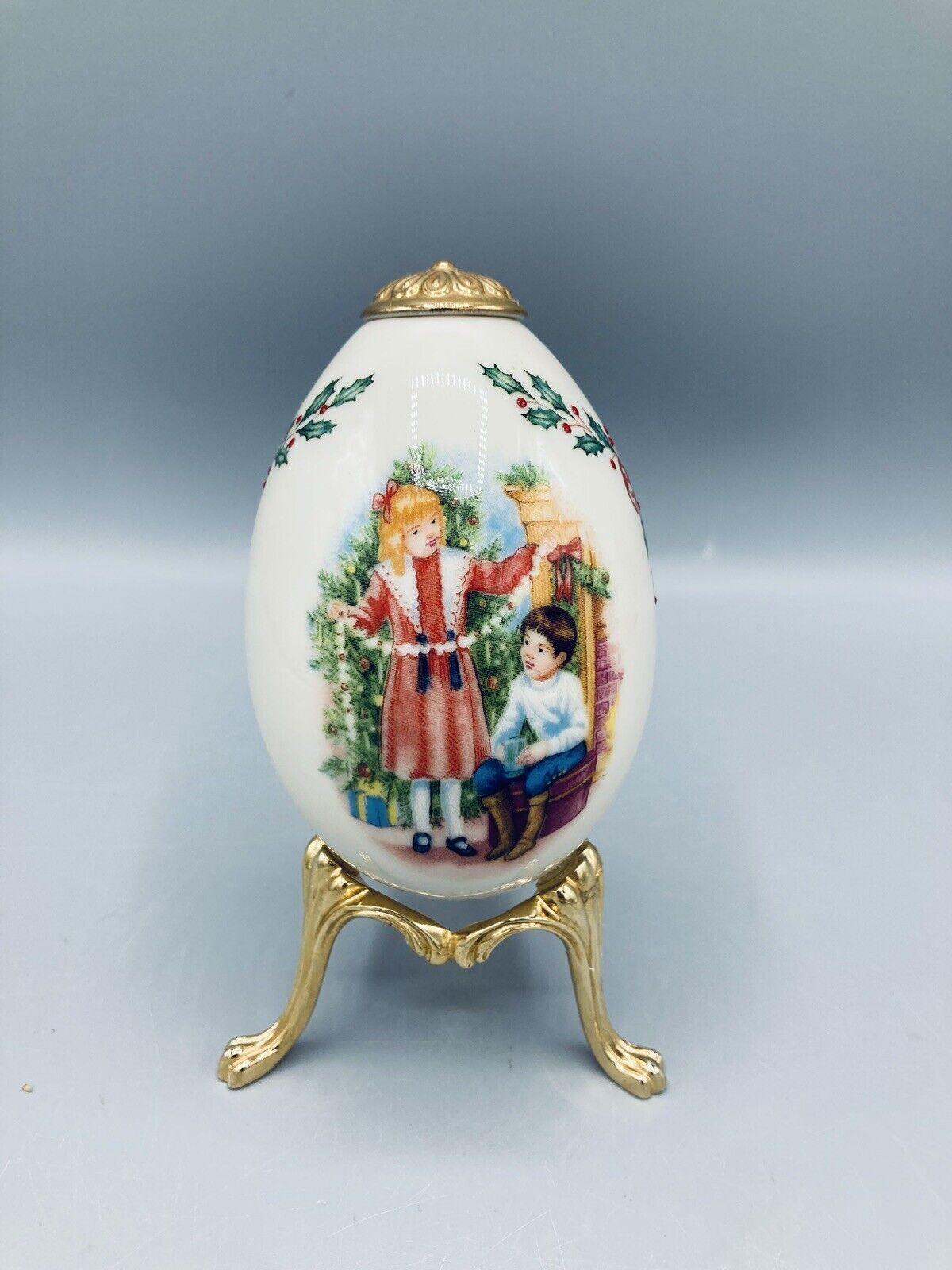 Vintage Christmas 1995 Lenox China Treasures Porcelain Egg With Gold Stand Decor