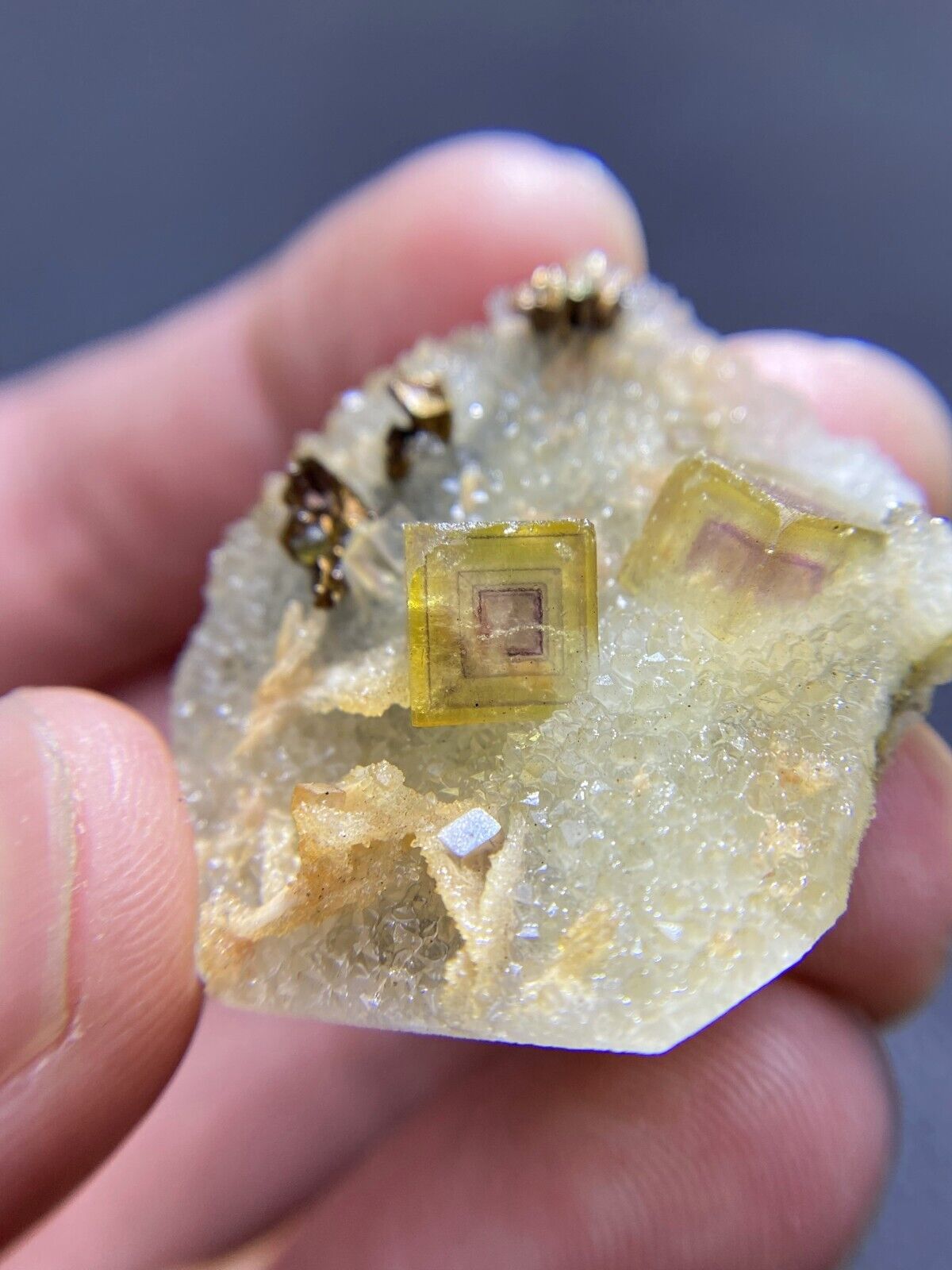 TOP！16.3g Gorgeous aesthetic natural purple window cubic yellow  fluorite，China