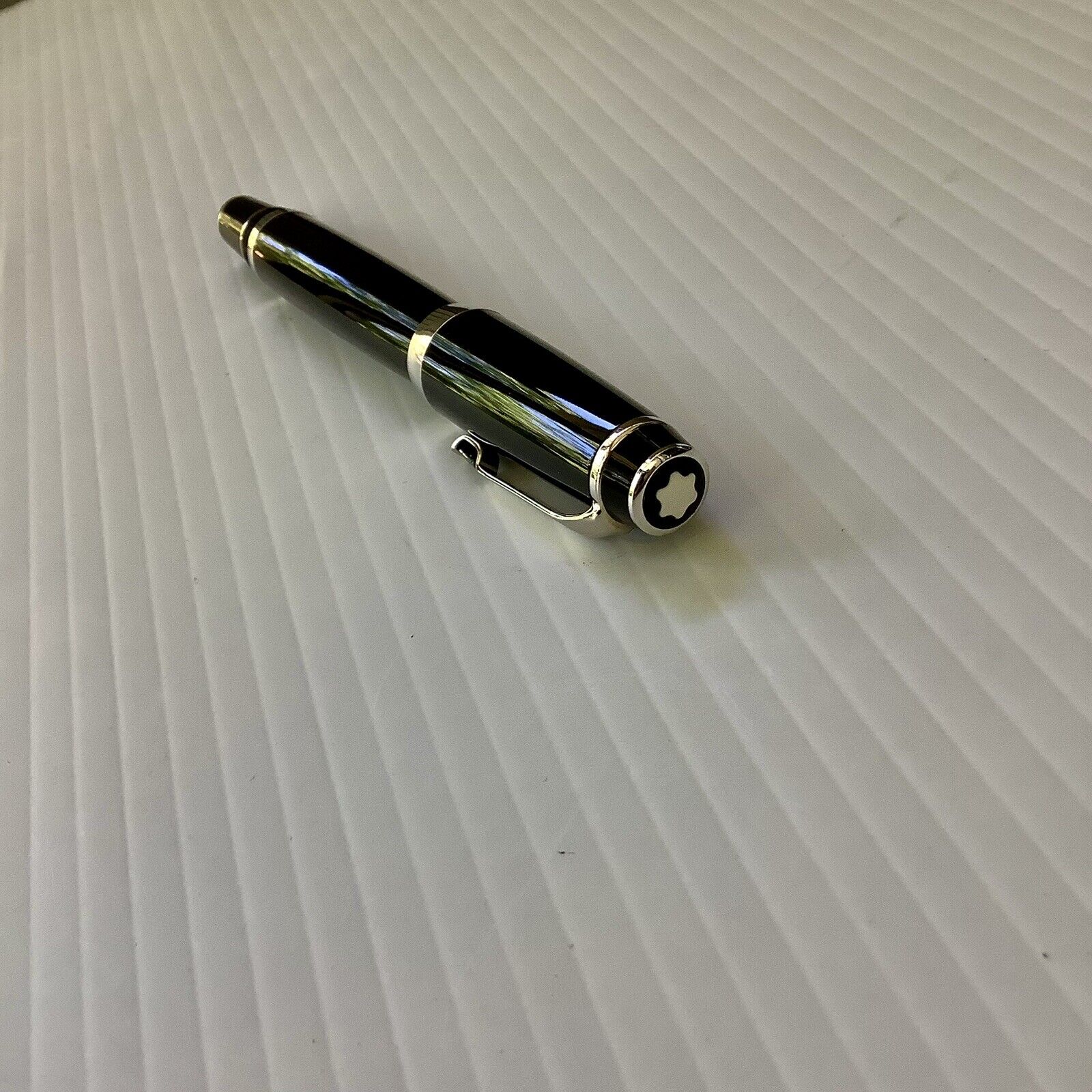 MONTBLANC BOHEME Noir Platinum-Line Screw-Cap system Rollerball Pen Black Stone 