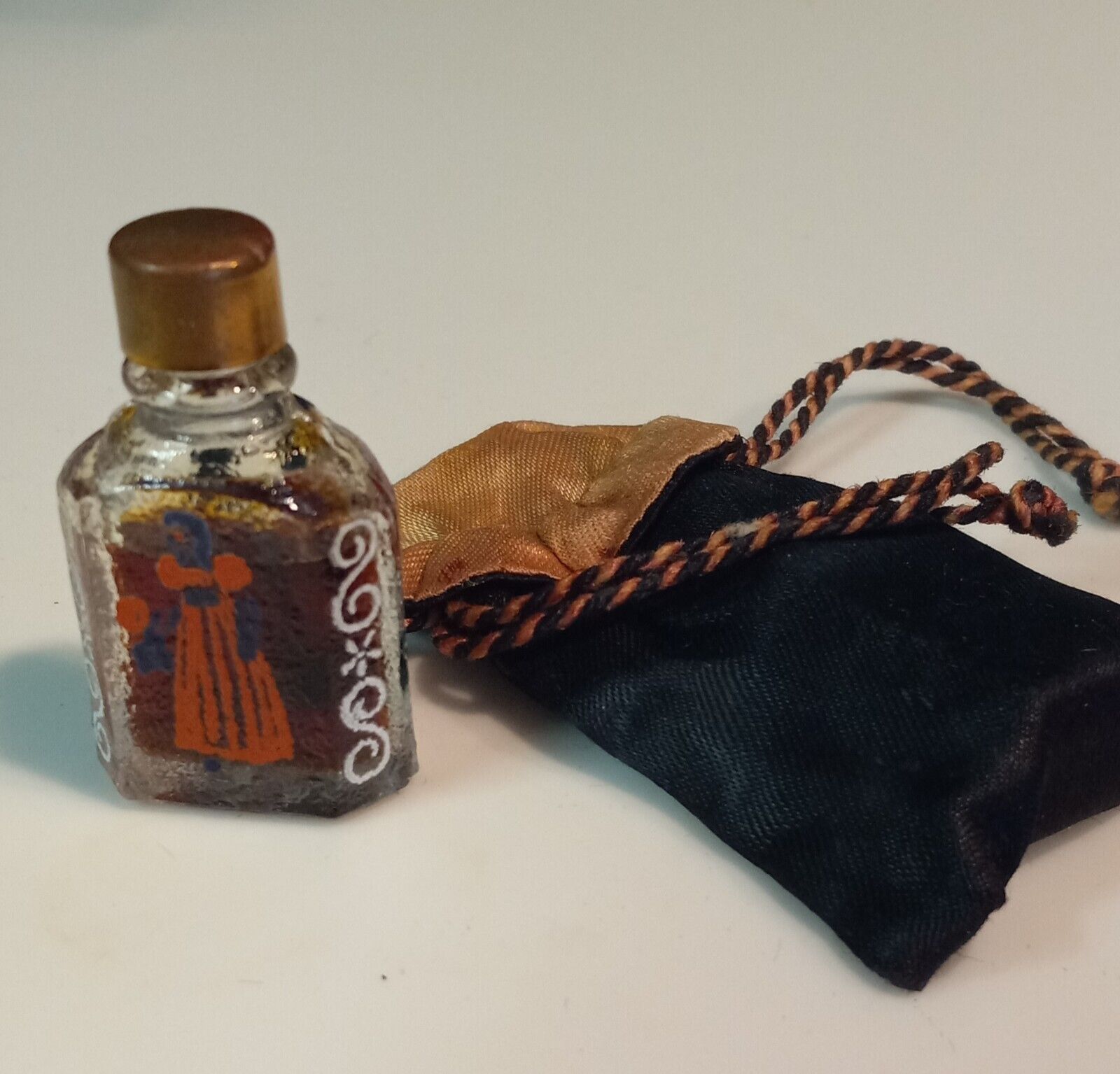 1930s OLD SPICE Early American 1/8 oz Mini Perfume Bottle & Bag 3/4 full