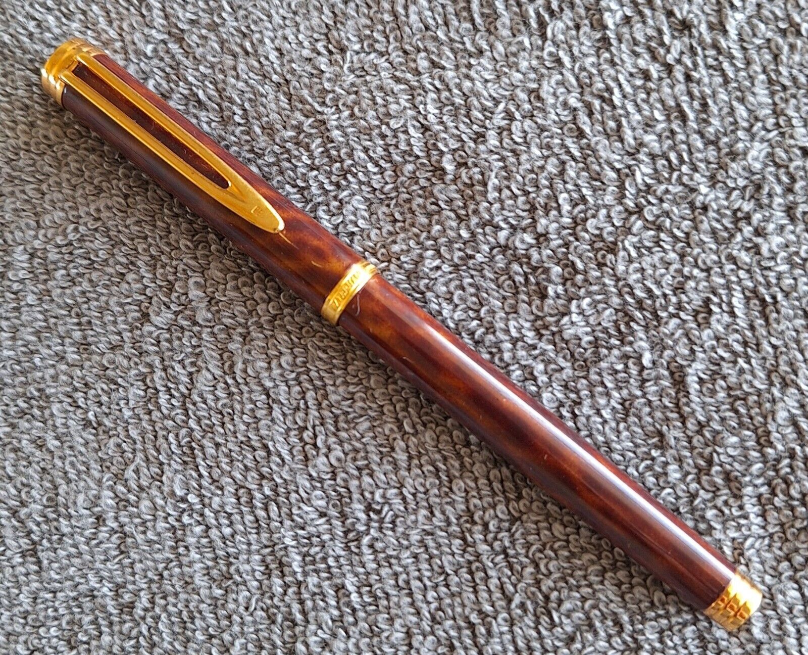 Waterman Gentleman Marble Brown Lacquer Fountain Pen, 18K Med Nib Gold Nib