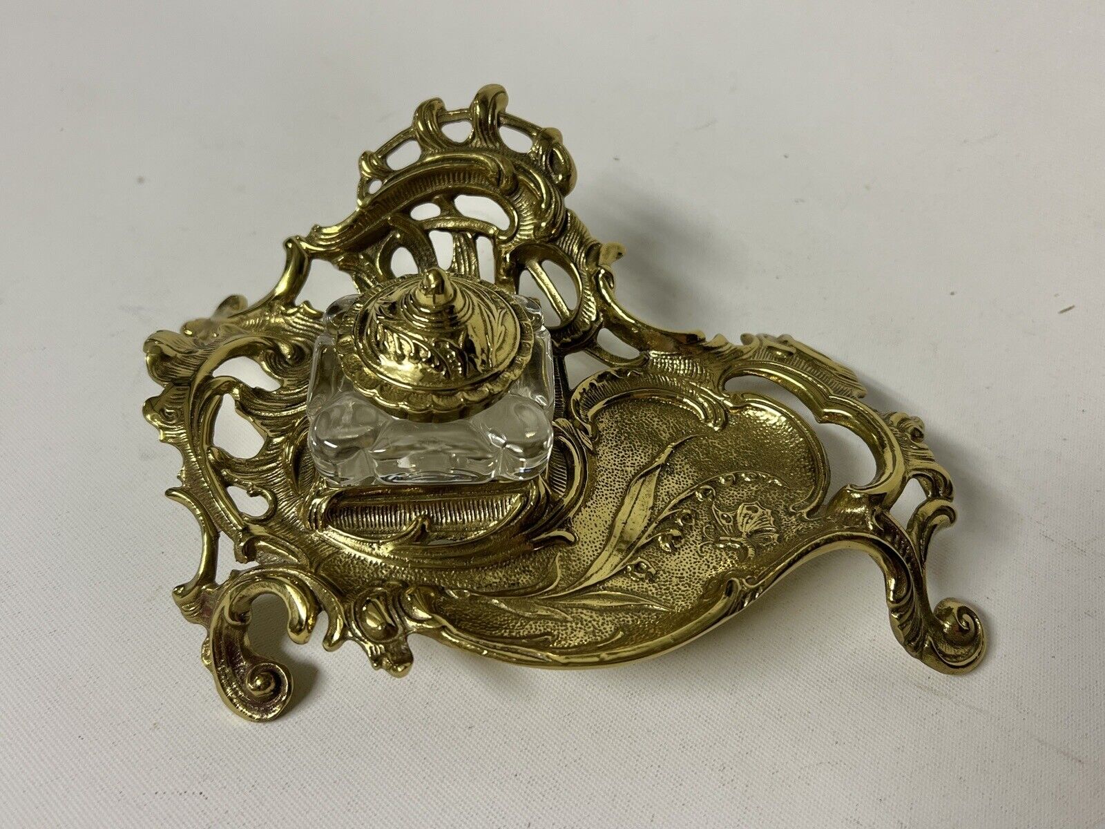 Vintage Ornate Brass Footed Inkwell Virginia Metal Crafters Glass Ornate Desktop