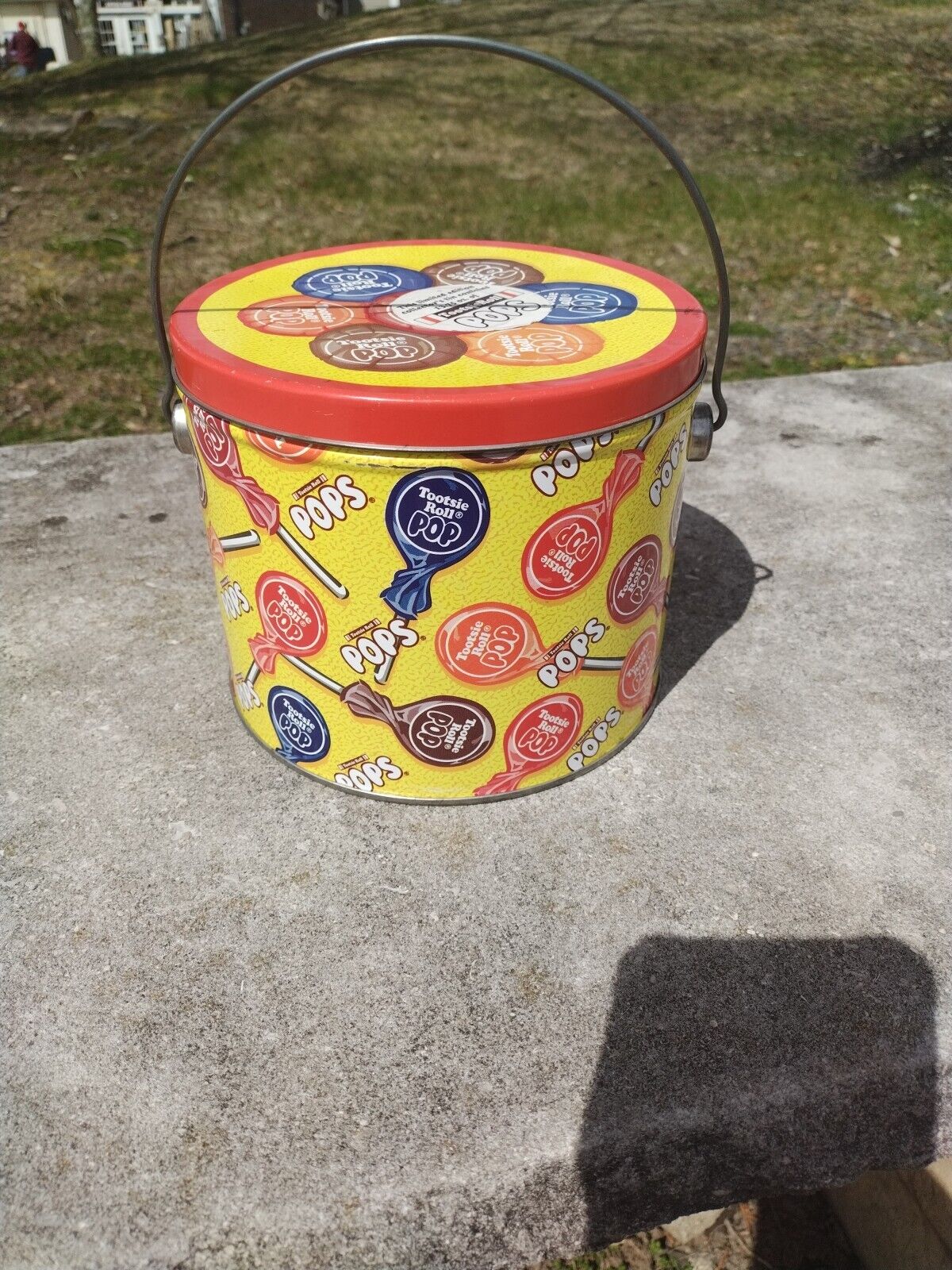 Limited  Edition: Tootsie Roll Pop Tin Can Metal Pail Handle Candy  1997 Series3