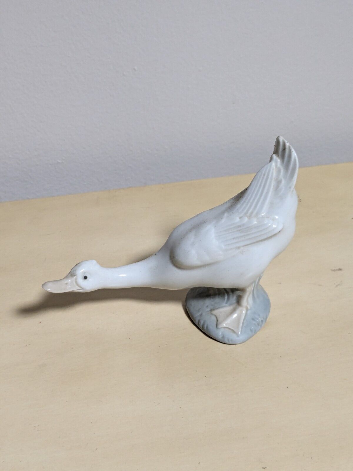 LLADRO Spain Porcelain Goose Figurine Elongated Neck Realistic Details 