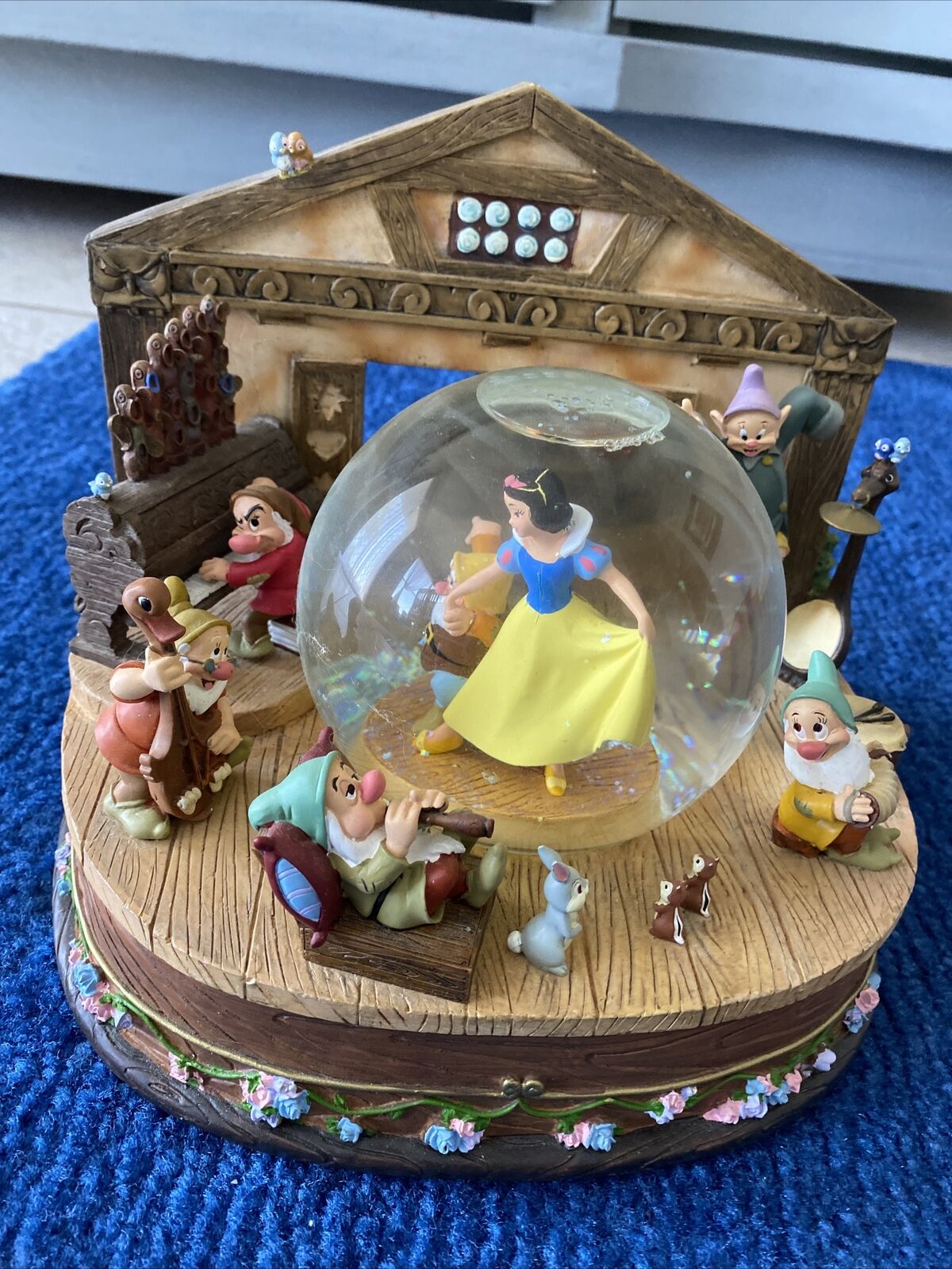 Disney Store Rotating  Snow White & Seven Dwarfs Musical Snowglobe