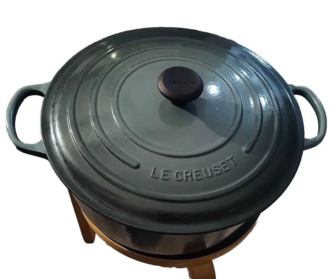  LE CREUSET  34 Cm In Diameter Green/ Barley Used( See Pics) Cast Iron Pot