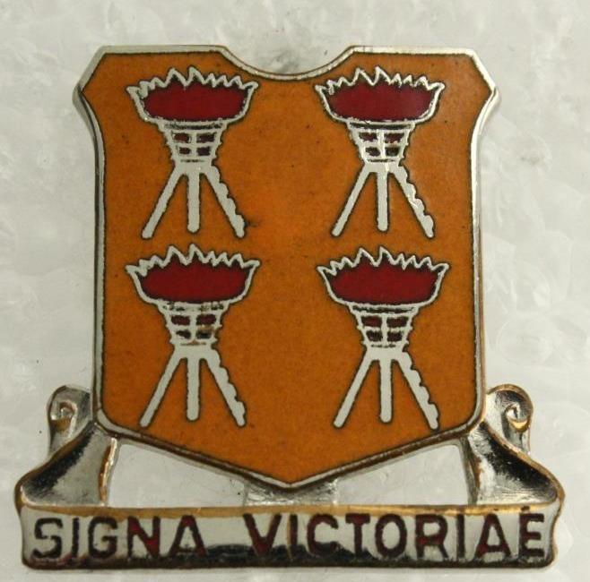 Vintage US Military DUI Pin 447th Signal Battalion SIGNA VICTORIAE Made in USA