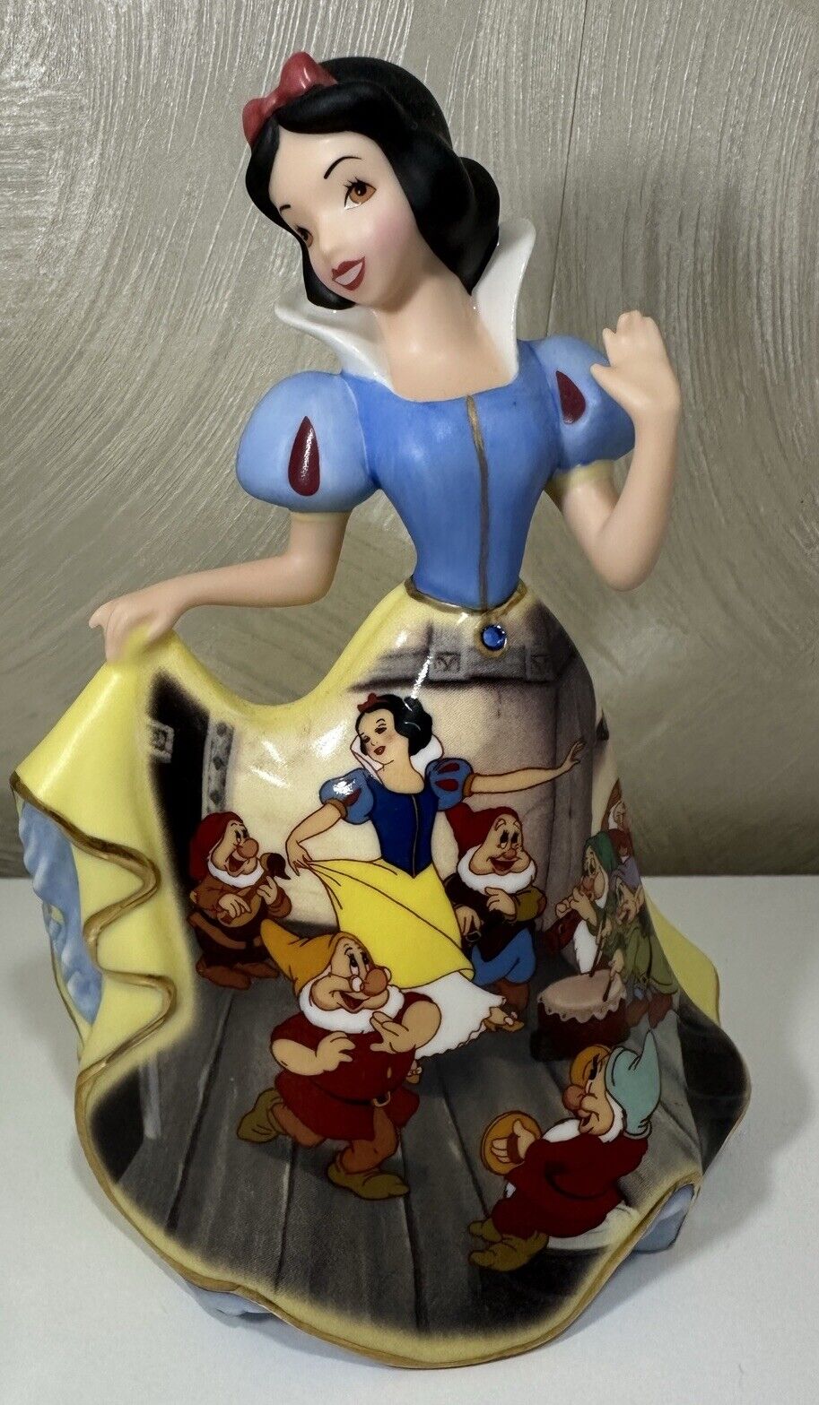 Disney Bradford Exchange Snow White Bell Porcelain 2004 RARE Vintage